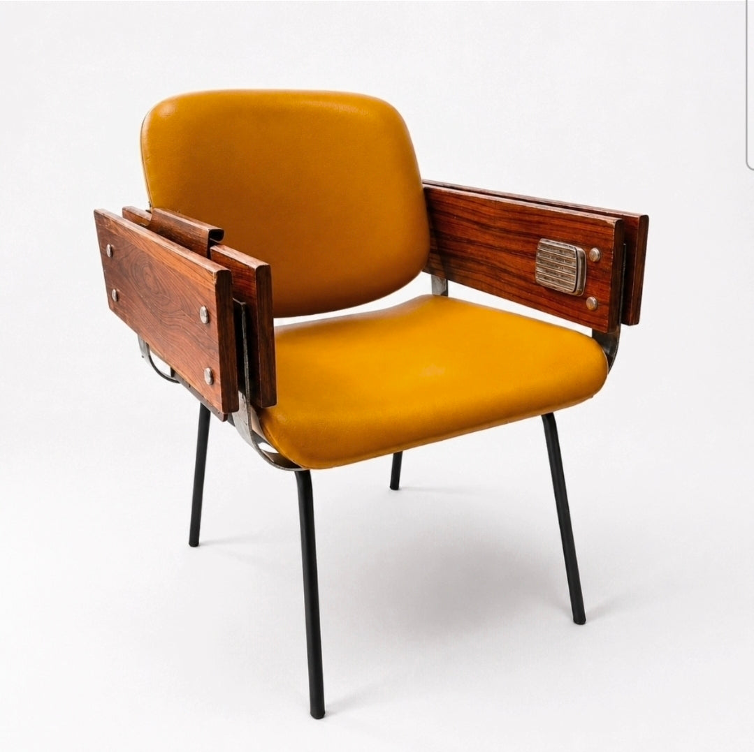 POLTRONA ANOS 70 EM JACARANDÁ E METAL COM ESTOFADO AMARELO MOSTARDA 