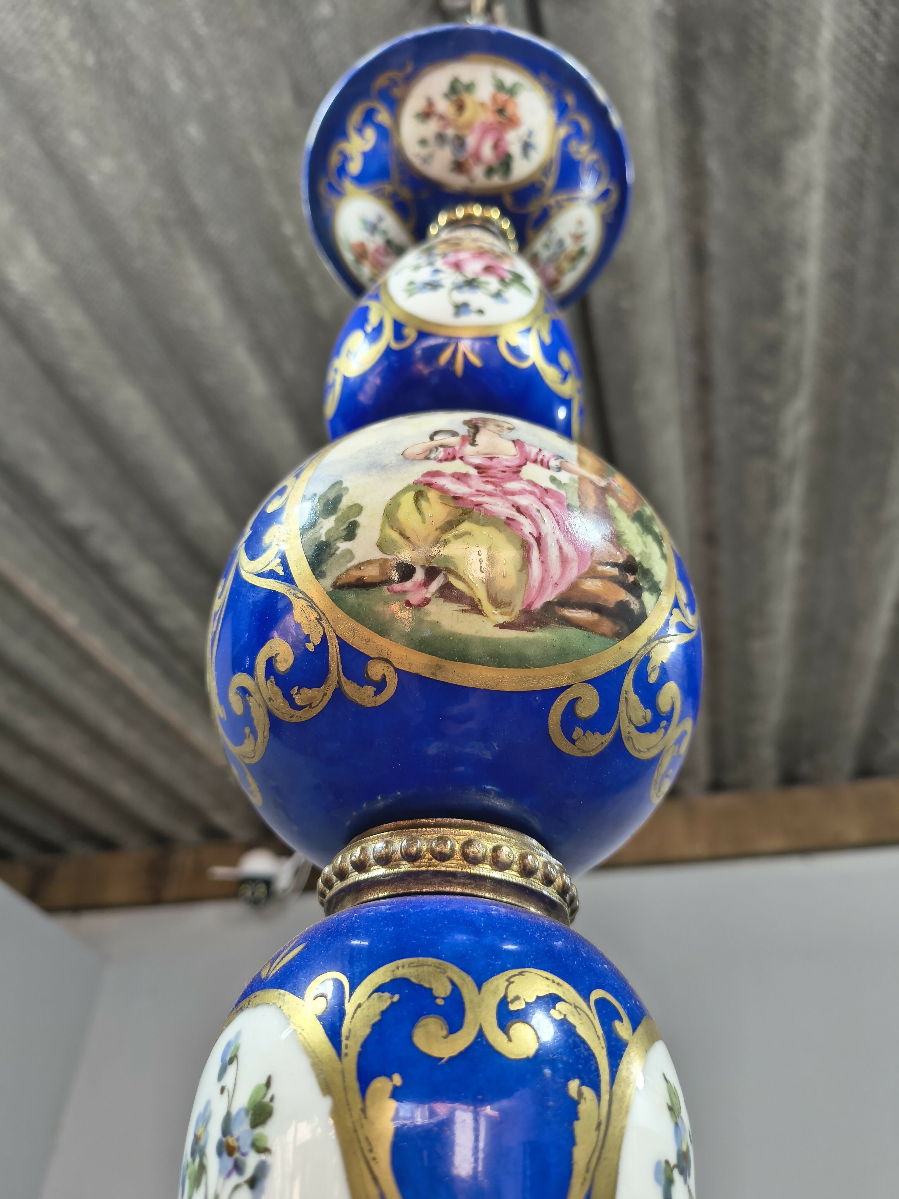 Lustre Francês em Porcelana