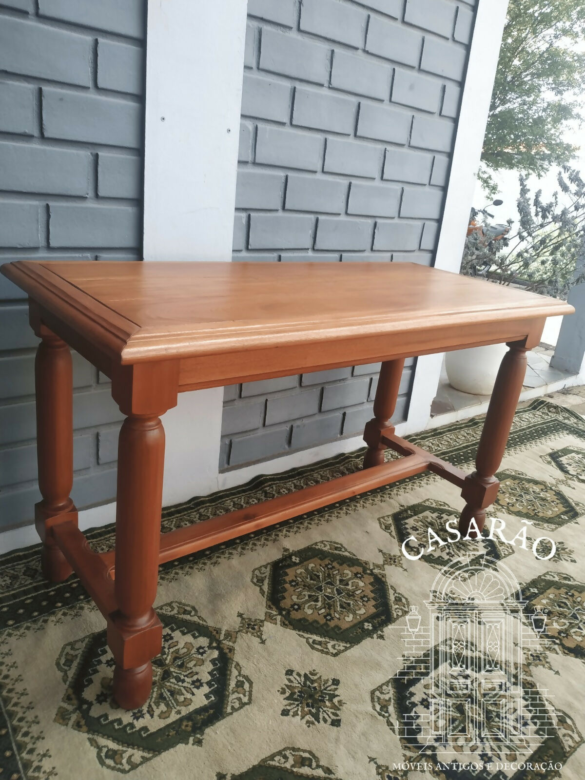 Mesa de apoio / Aparador colonial torneada