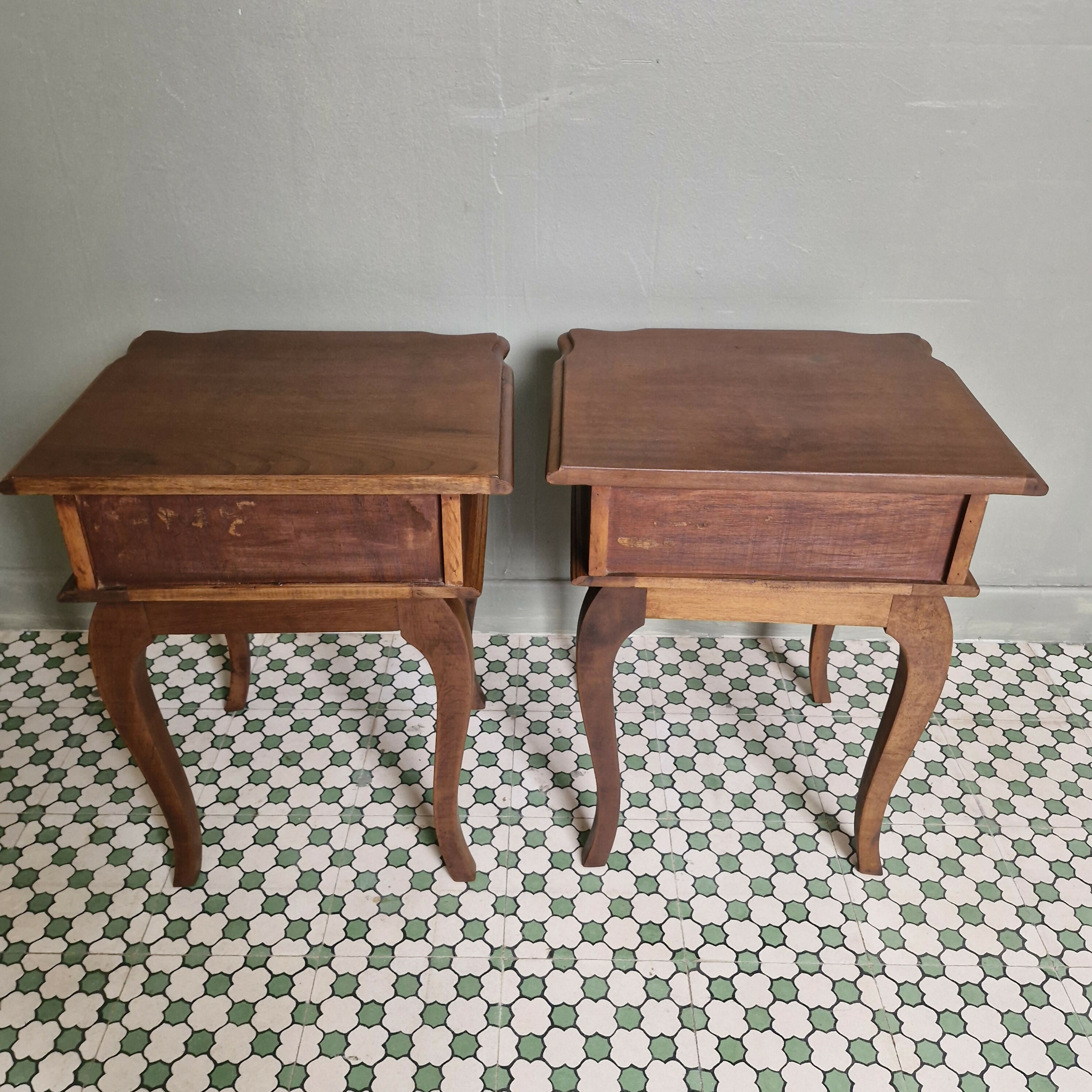 Mesas de Cabeceira Provençal