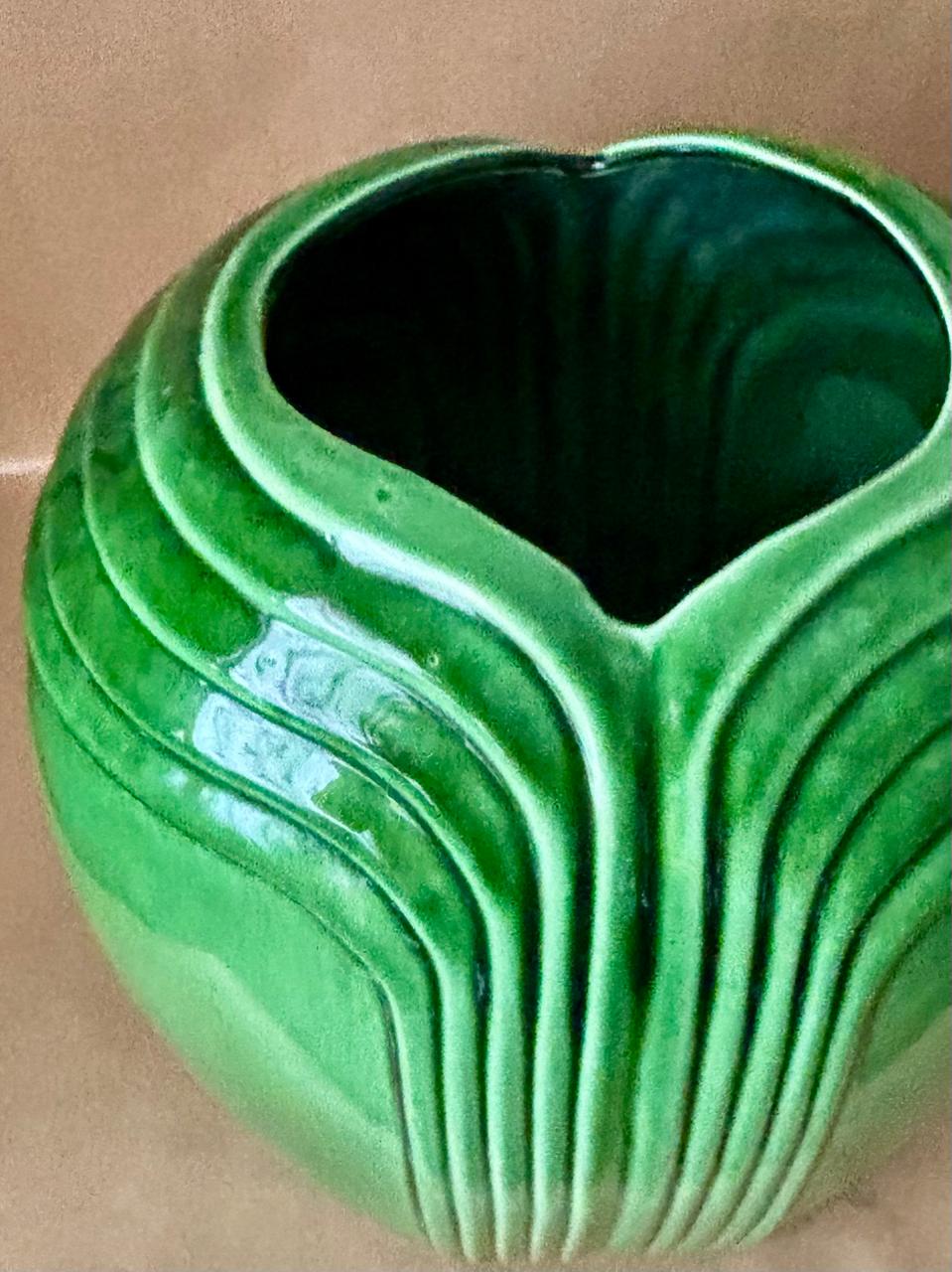 Vaso escultórico em cerâmica verde (DMCPS_665B)