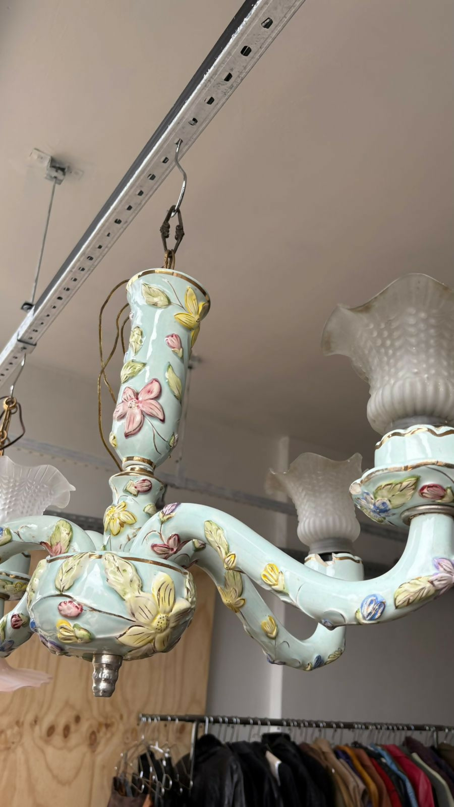 Lustre Vintage Clássico em Porcelana Pintada (4 Braços)