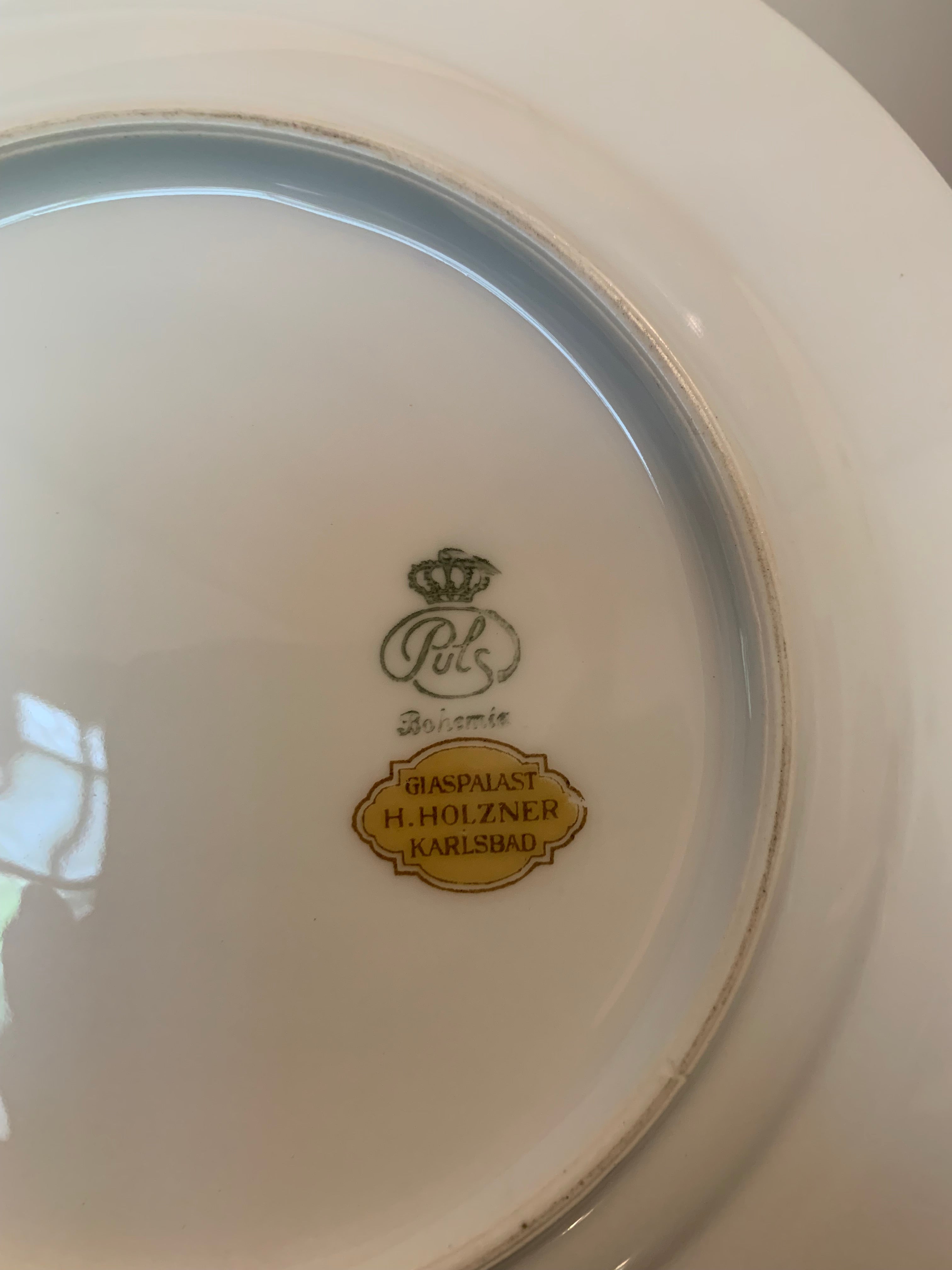 Espetacular e muito antigo prato em porcelana para coleção marca Puls em dourado e vermelho 