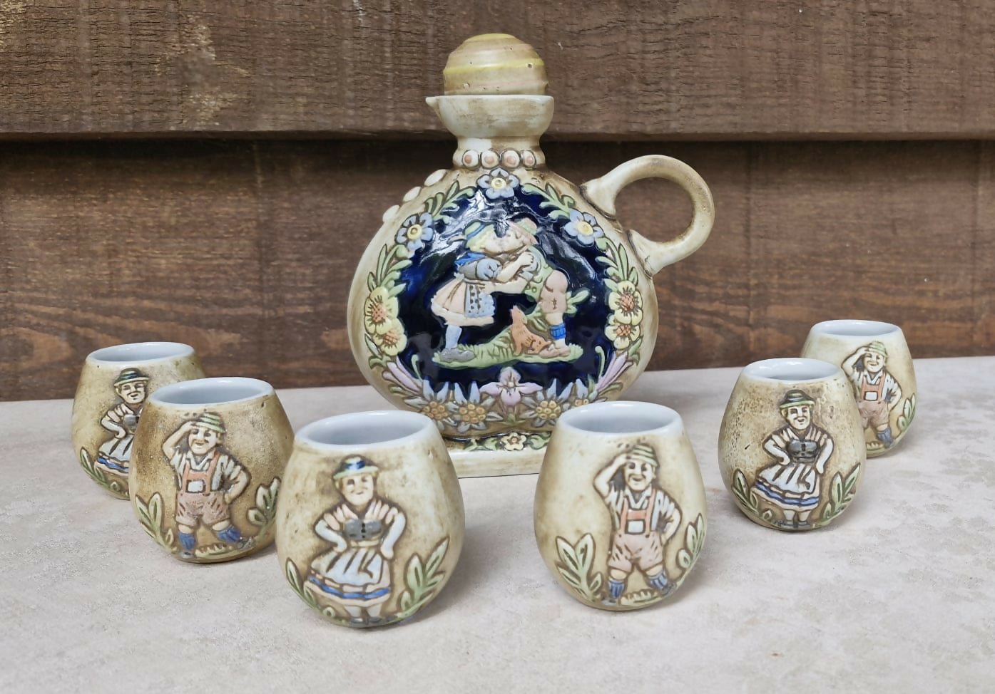 Antiga licoreira com 6 copinhos - Peça de coleção