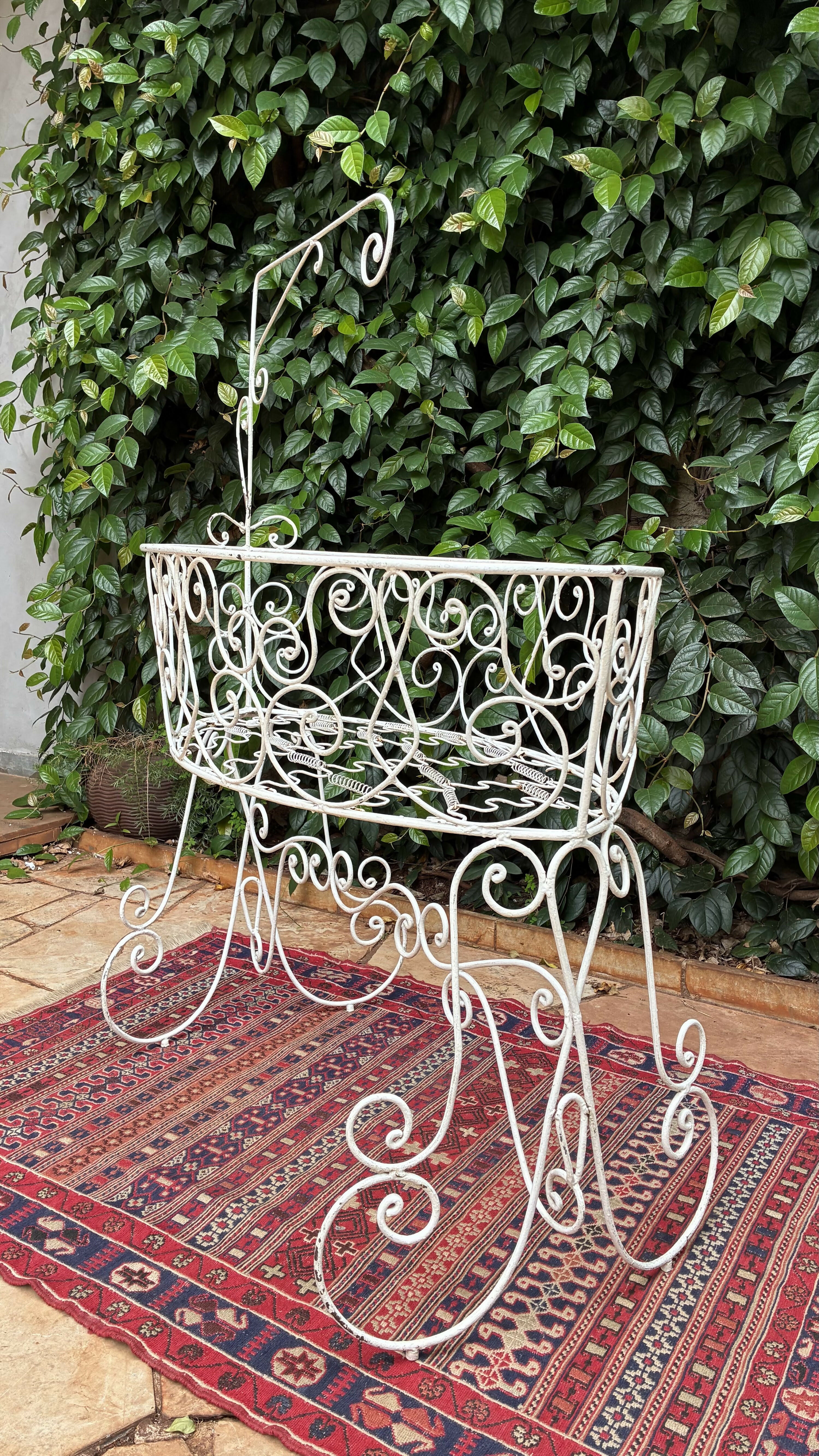 Berço antigo de ferro