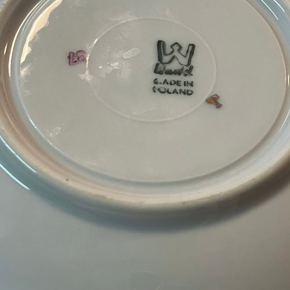 Pires Vintage Porcelana WAWEL  Polônia - Borda em relevo com Cena Galante e Ouro
