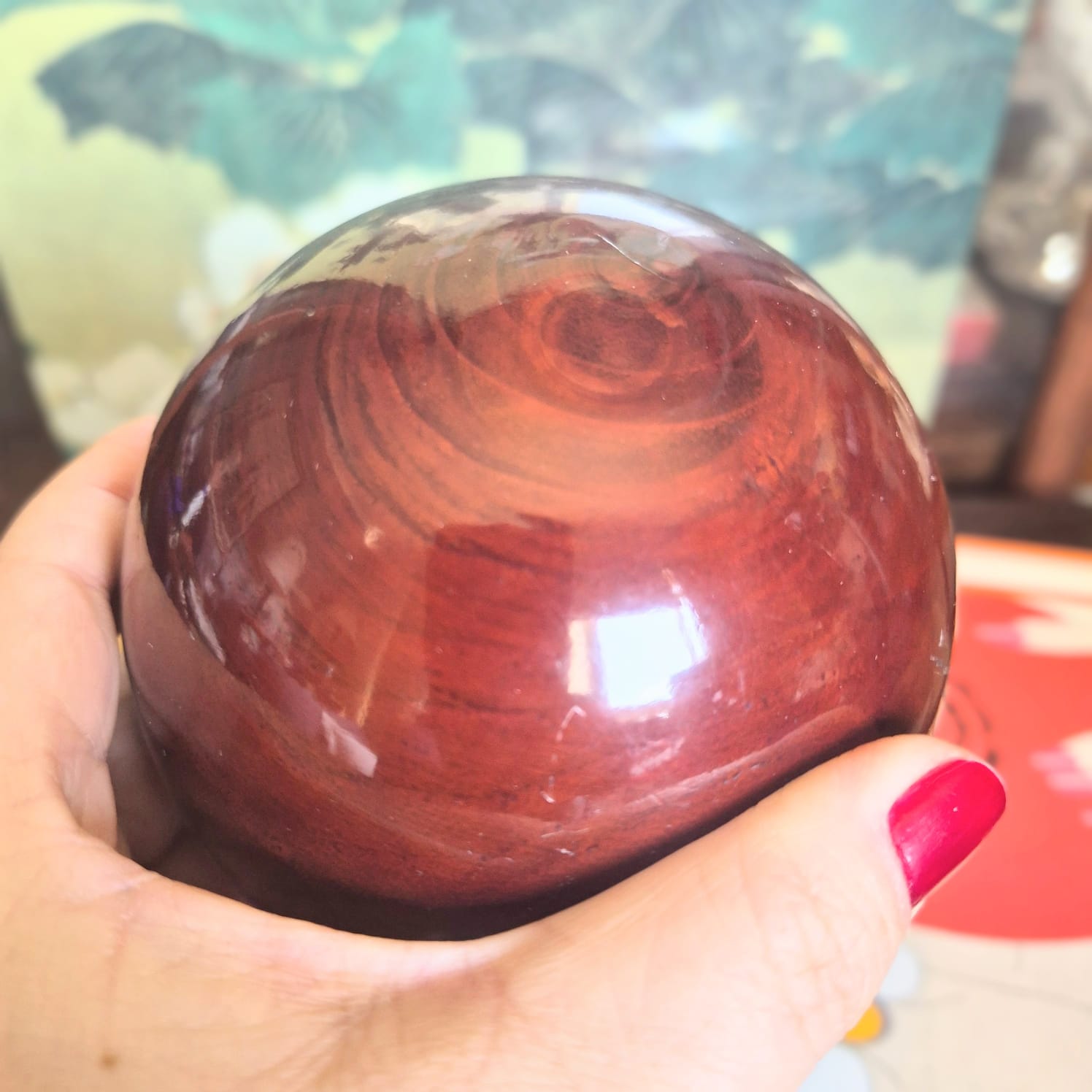 Peça em decoração Art Decó incrível composta de uma base em bronze maciço com 3 cisnes que apoiam uma esfera de madeira nobre envernizada. Muito impactante, linda e inusitada!