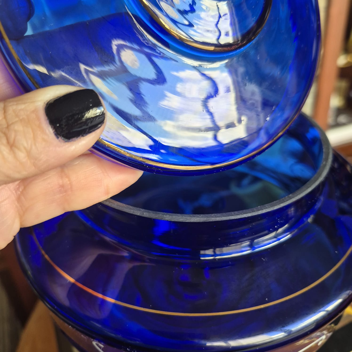 Linda bomboniére/compoteira vintage em vidro azul cobalto, anos 50. Perfeito estado,  douração intacta.