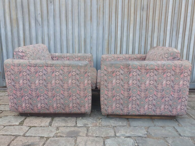 Par de Poltronas anos 70 em madeira ebanizada e estofado de gobelin