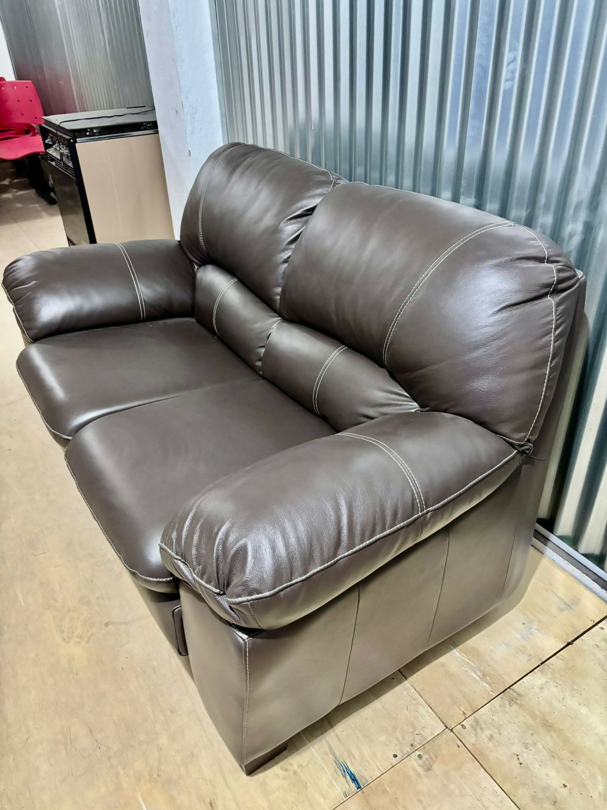 sofa couro 02