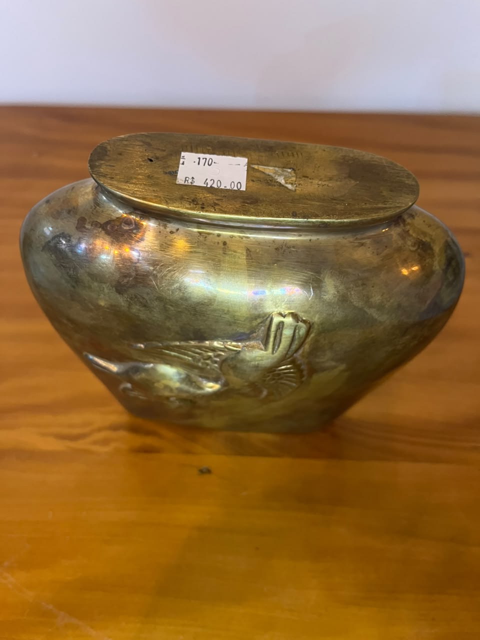 Vaso Decorativo em Latão com Pássaros em Relevo