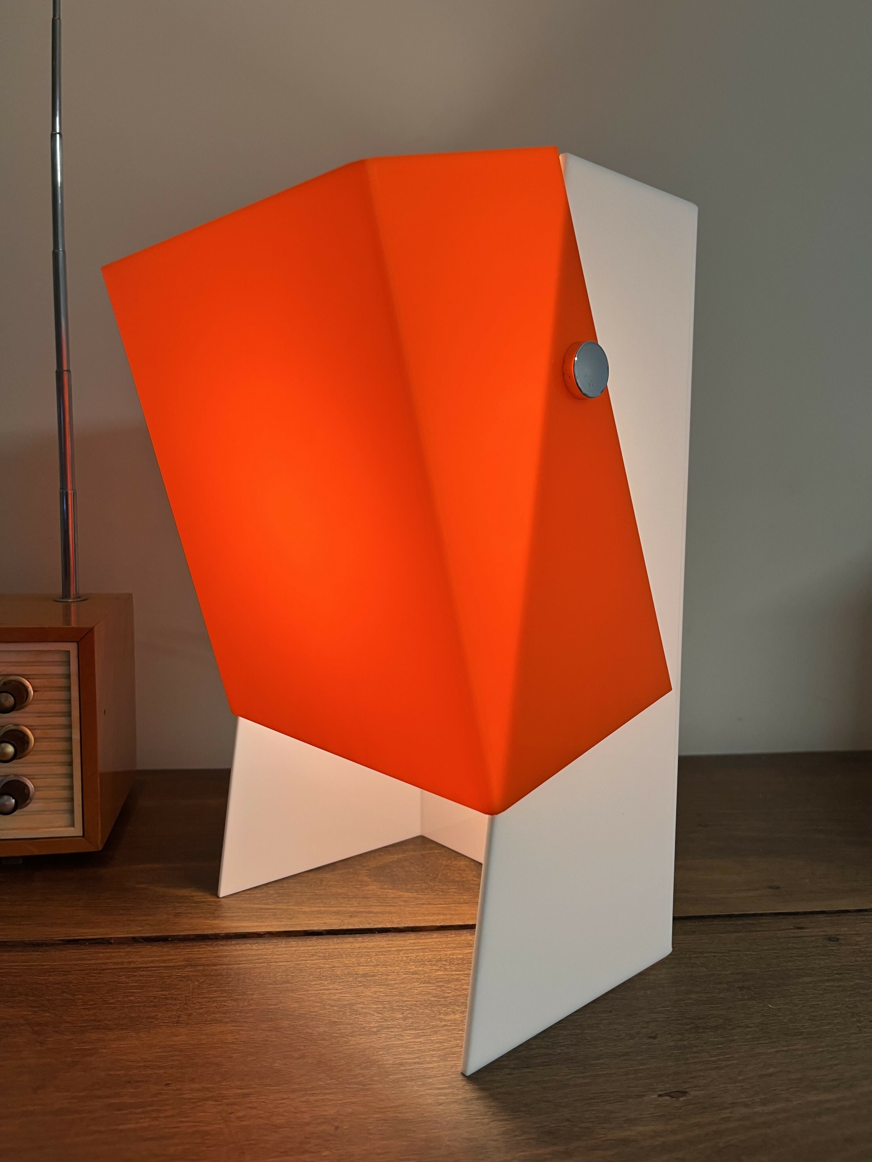 Luminária de mesa acrílico laranja