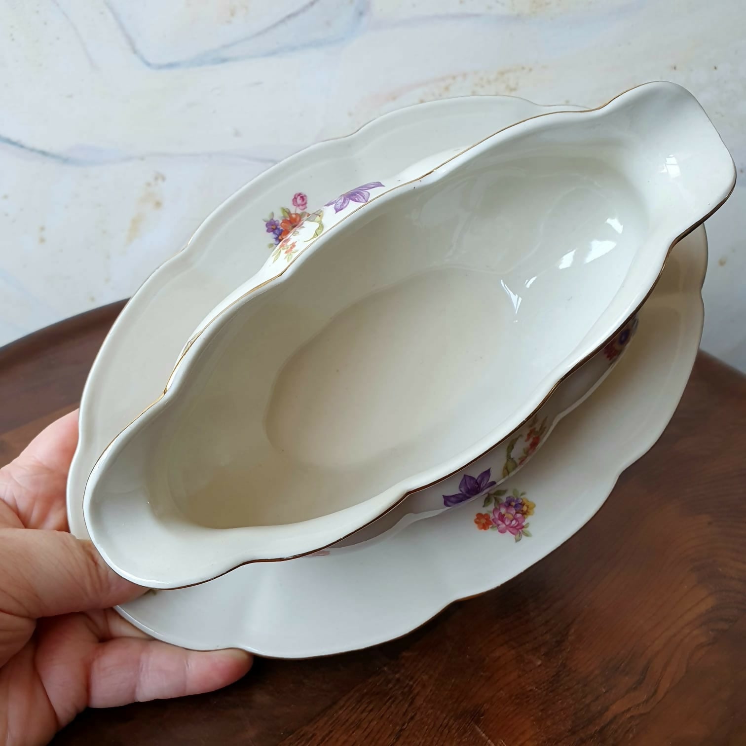Antiga molheira com presentoir em porcelana polonesa Chozdiez. Maravilhosa!