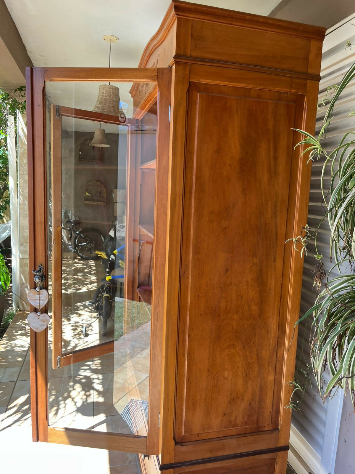 Armário / Cristaleira madeira anos 50 com etiqueta autencidade!