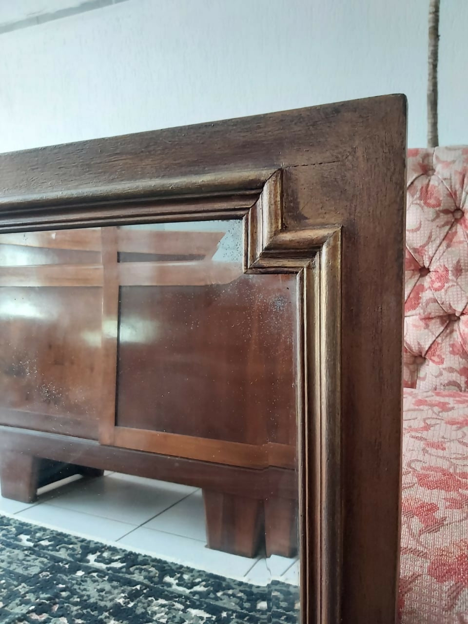 Maravilhoso espelho bisotado com moldura vintage Art Decó em madeira nobre. Um charme!