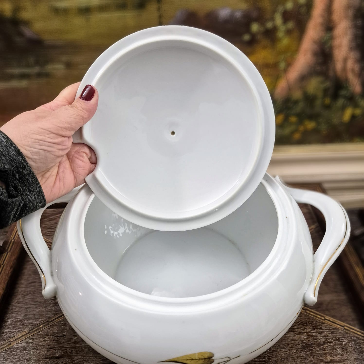 Sopeira em porcelana vintage,  anos 60, Schmidt. Uma graça,  perfeitinha até nas dourações!