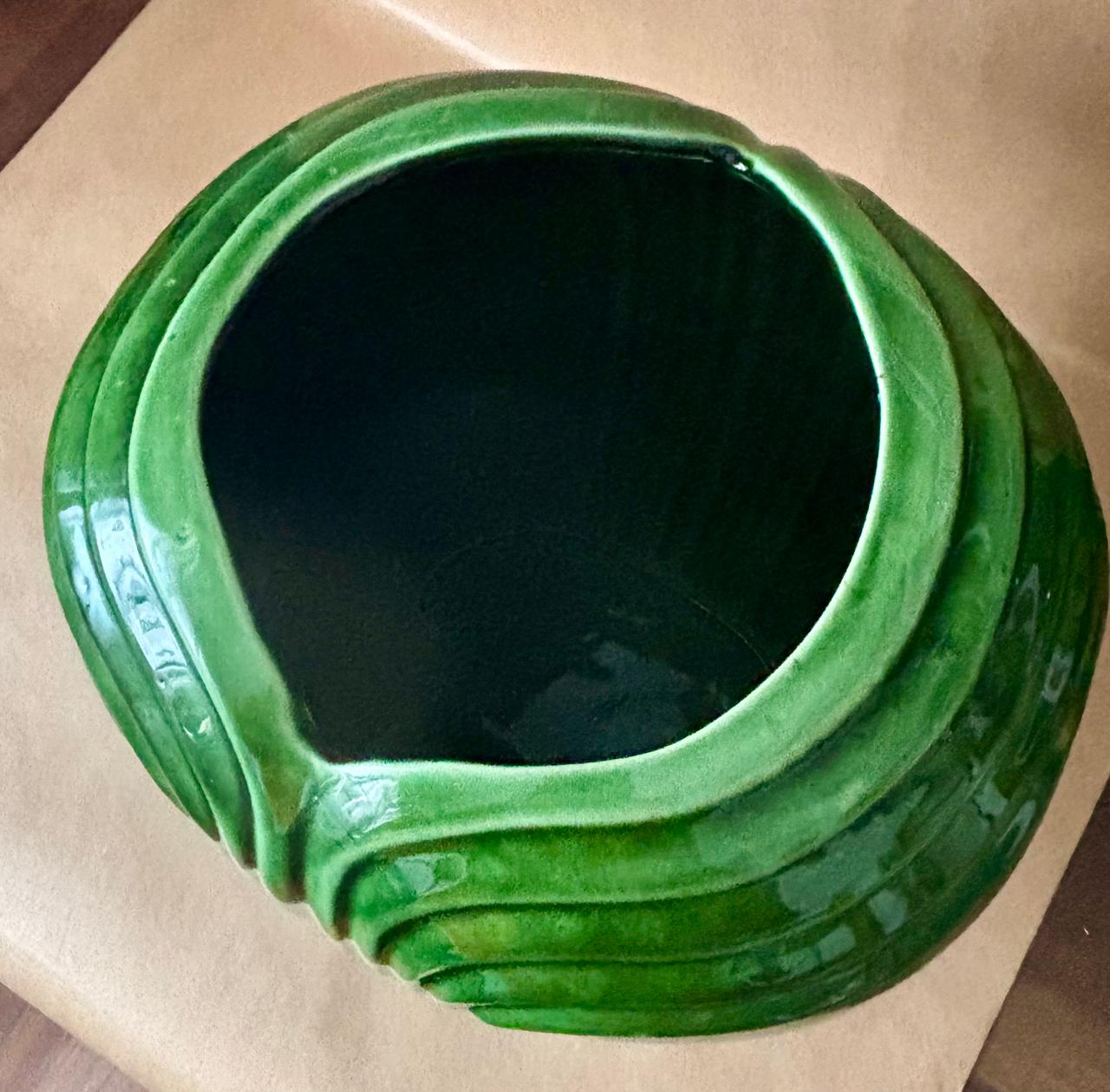 Vaso escultórico em cerâmica verde (DMCPS_665B)