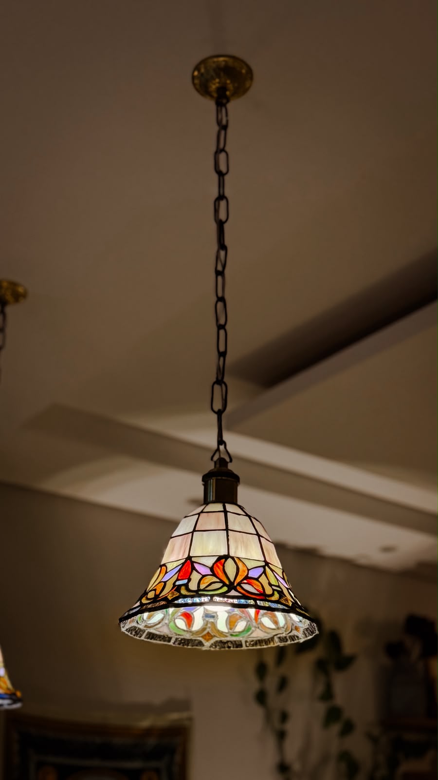 Luminária Pendente Artesanal em Vitral de Pasta de Vidro Americana, Estilo Tiffany - Peça Única