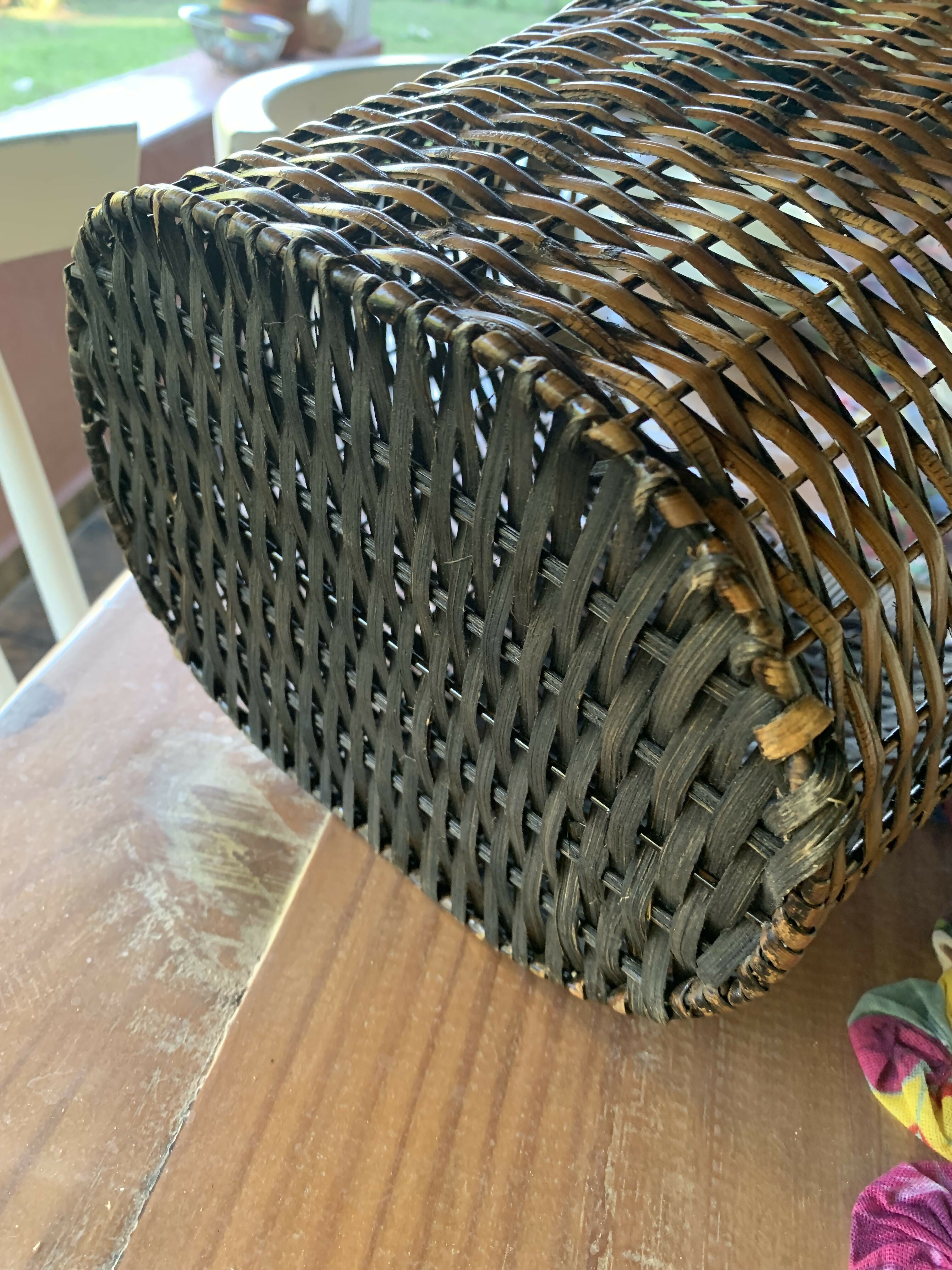 Cesto em vime e metal