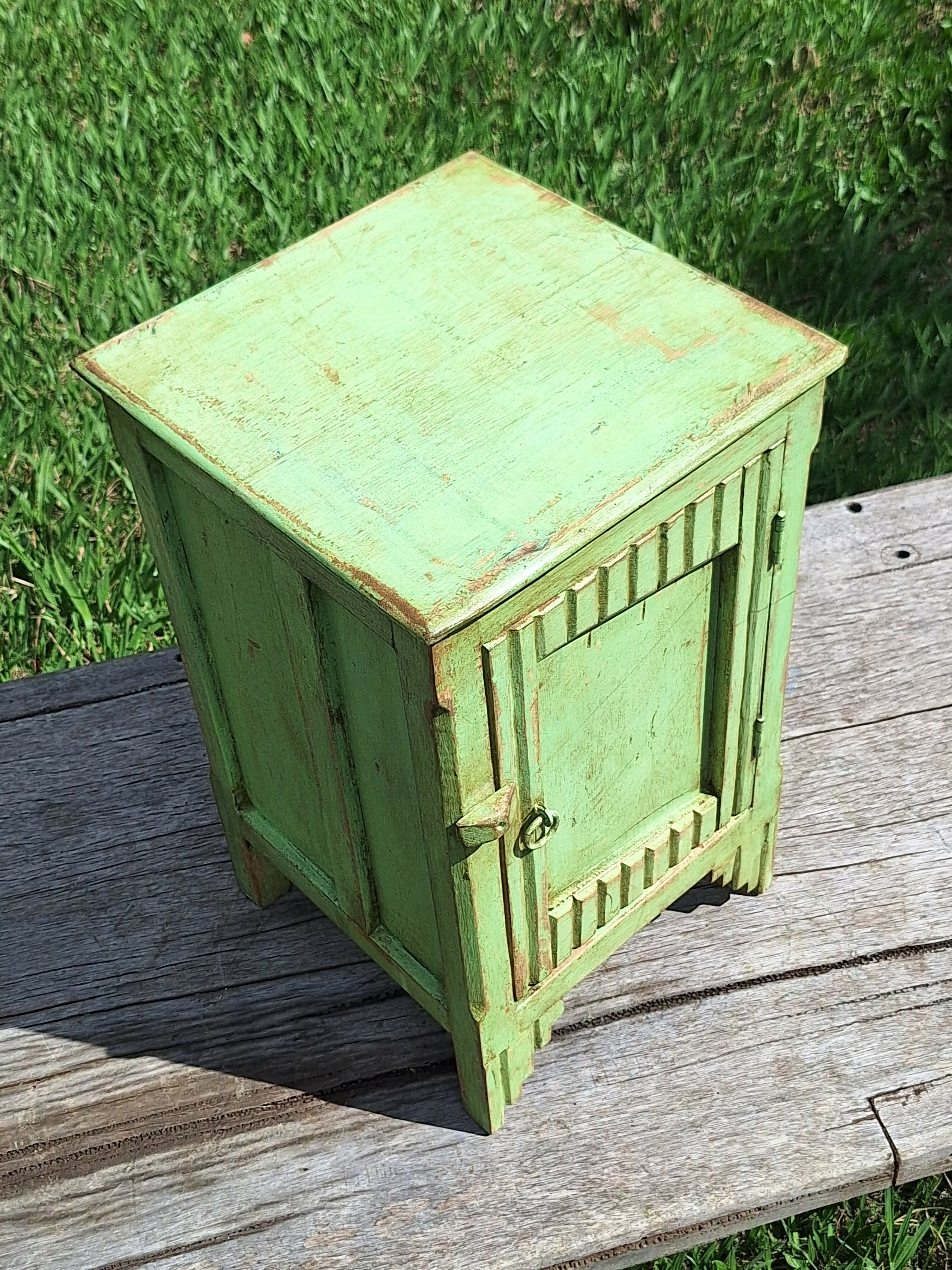 Mesinha de Cabeceira / Armarinho Tinta Gasta Verde Água Madeira Maciça Garimpo Mineiro