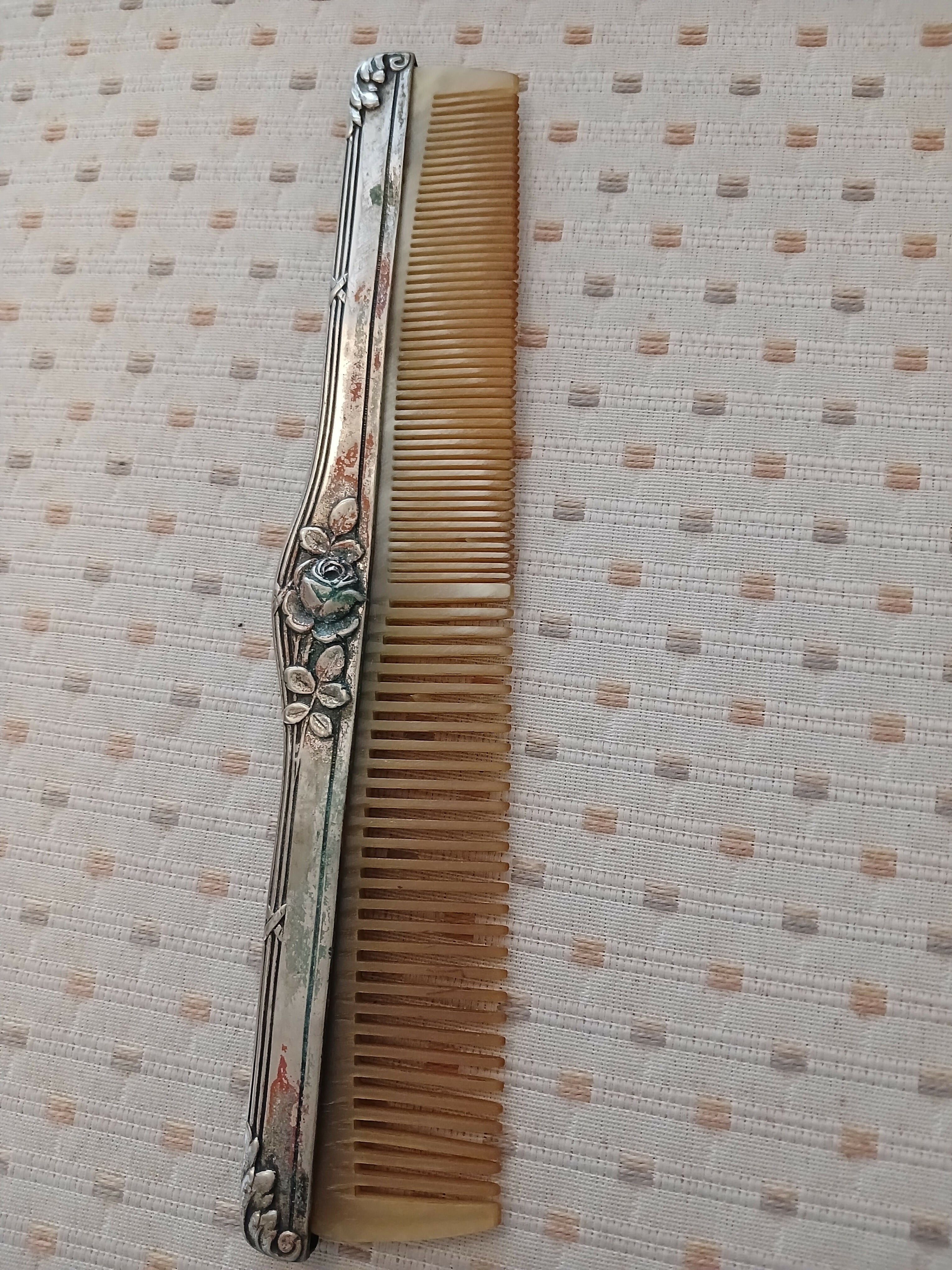 Conjunto de toucador anos 40 - Duas escovas e um pente