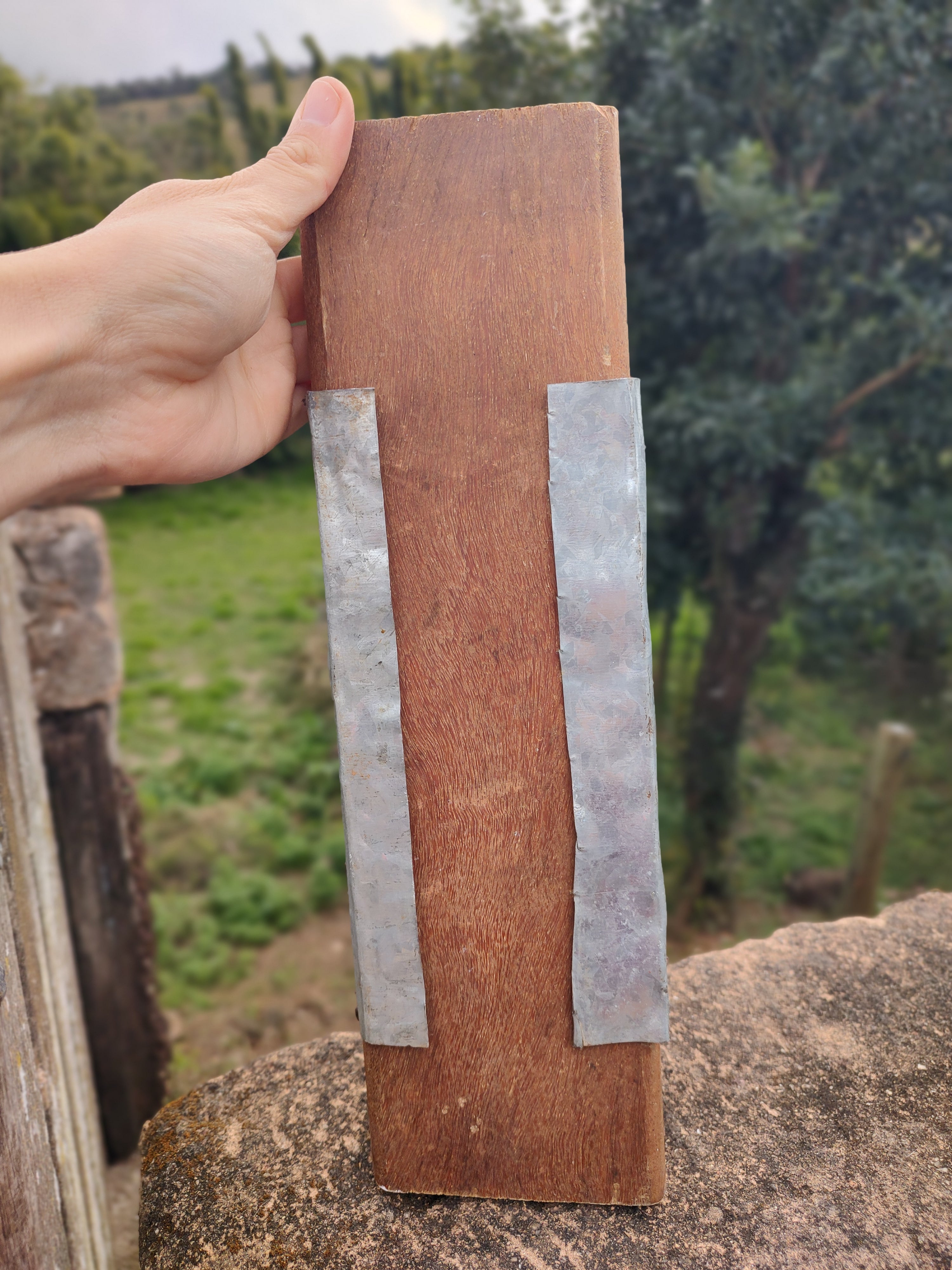 Antigo ralador de milho garimpado no interior de São Paulo (35cm x 10cm)