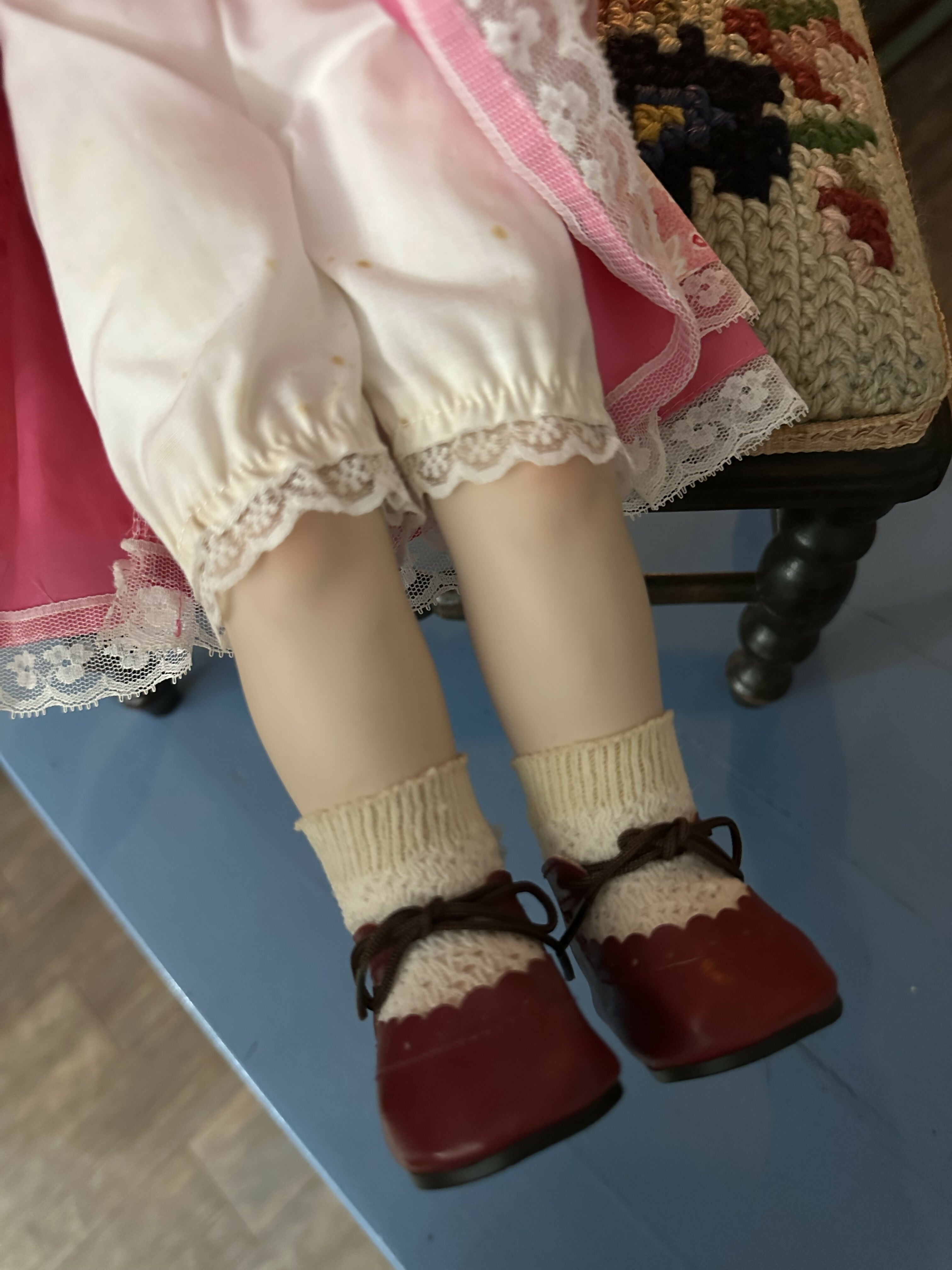 GLORIA LIVY - PORCELANA - GERMANY - Boneca alemã de coleção Cherry- Artisan