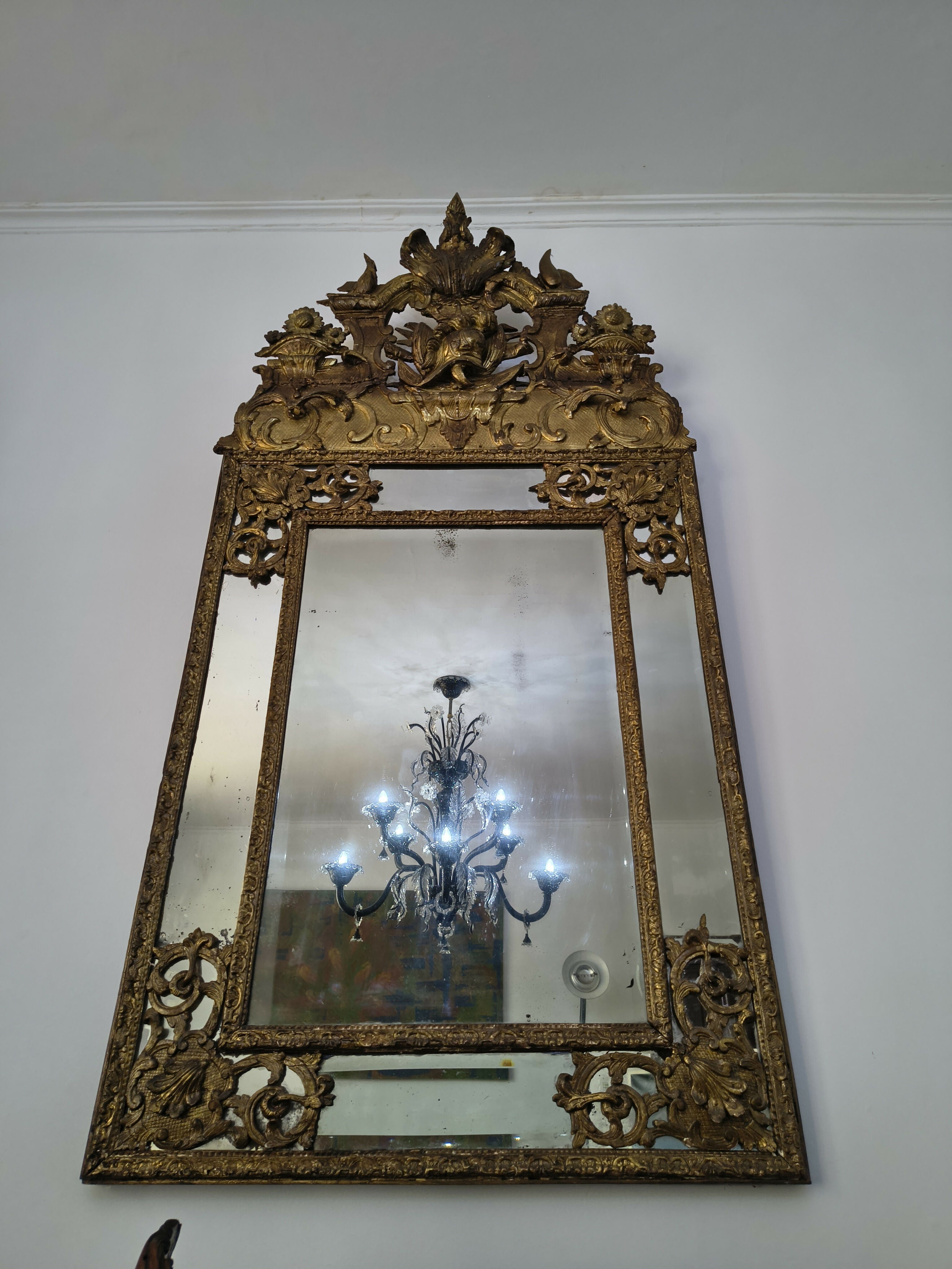 Espelho antigo em madeira com folheação a ouro