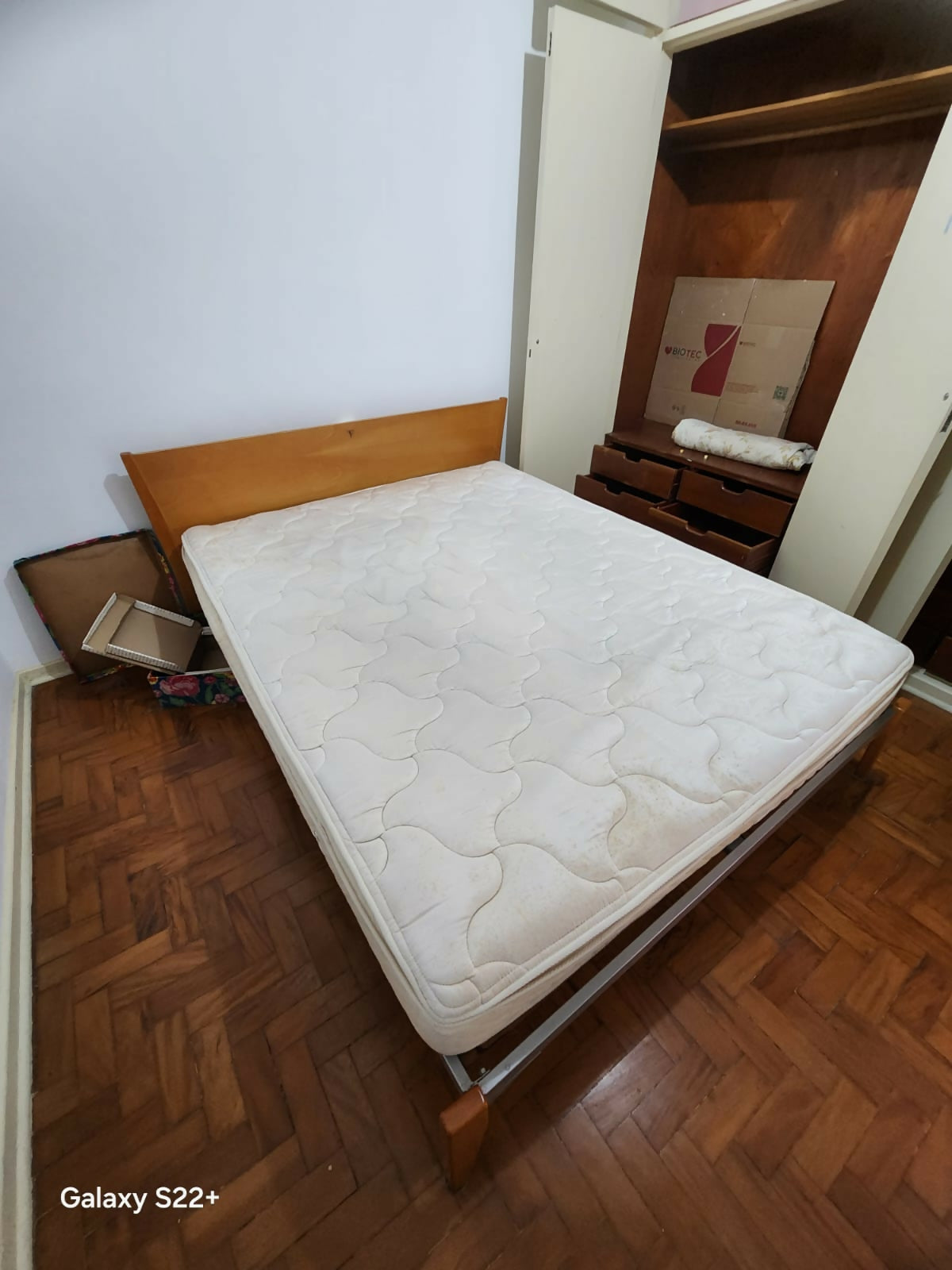 Cama de Casal com estrado e cabeceiras acopladas