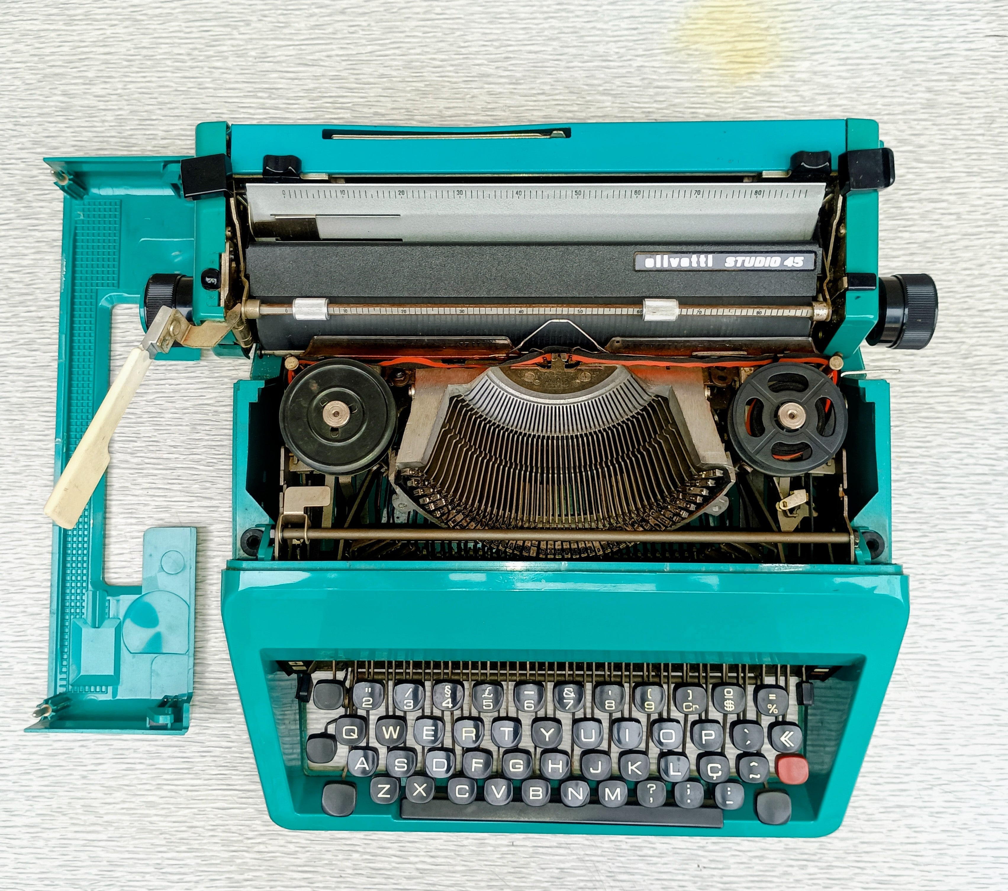Olivetti Studio 45 – Máquina de Escrever Vintage Turquesa | Década de 1970