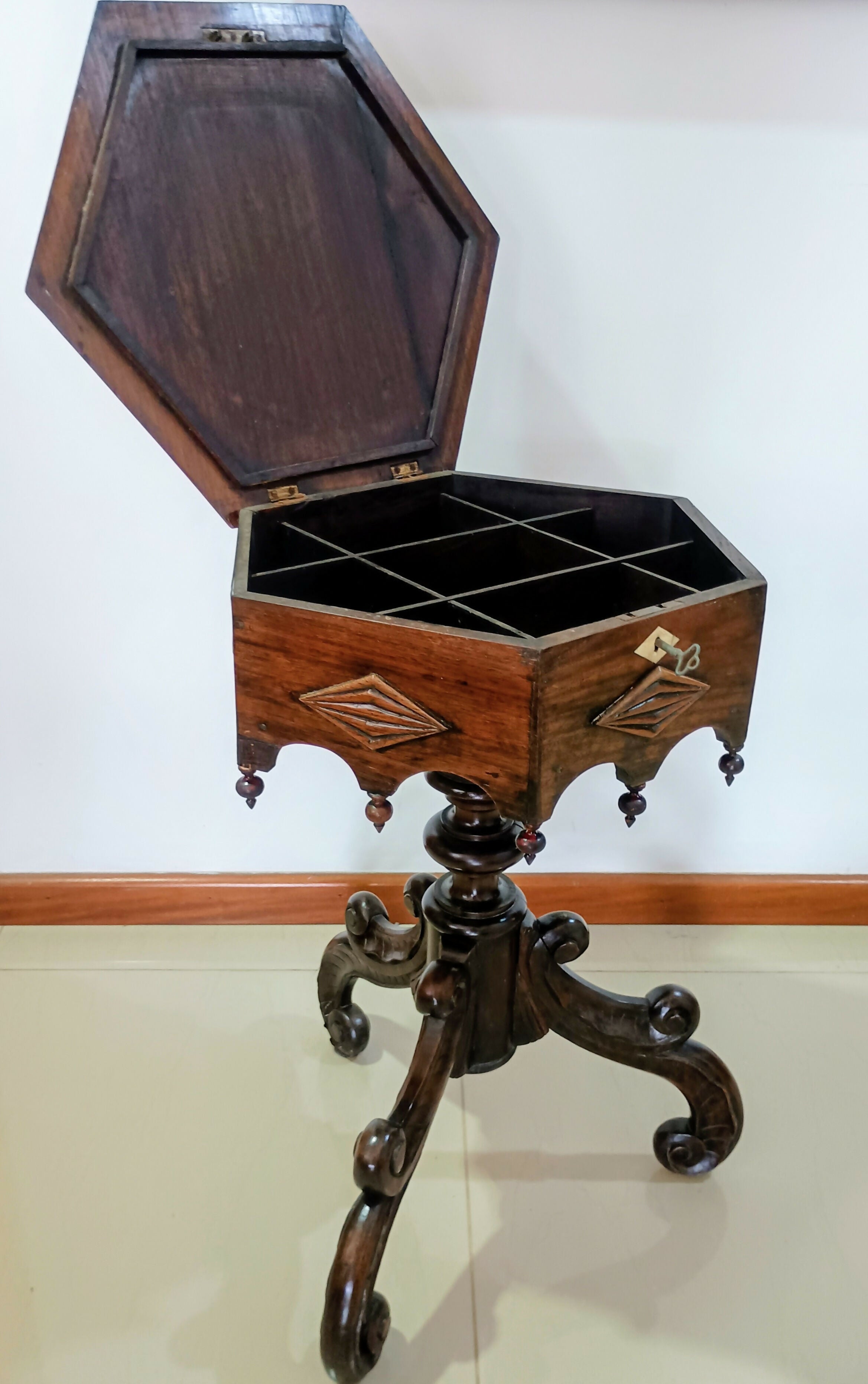 Mesa / Caixa imperial em jacarandá maciço