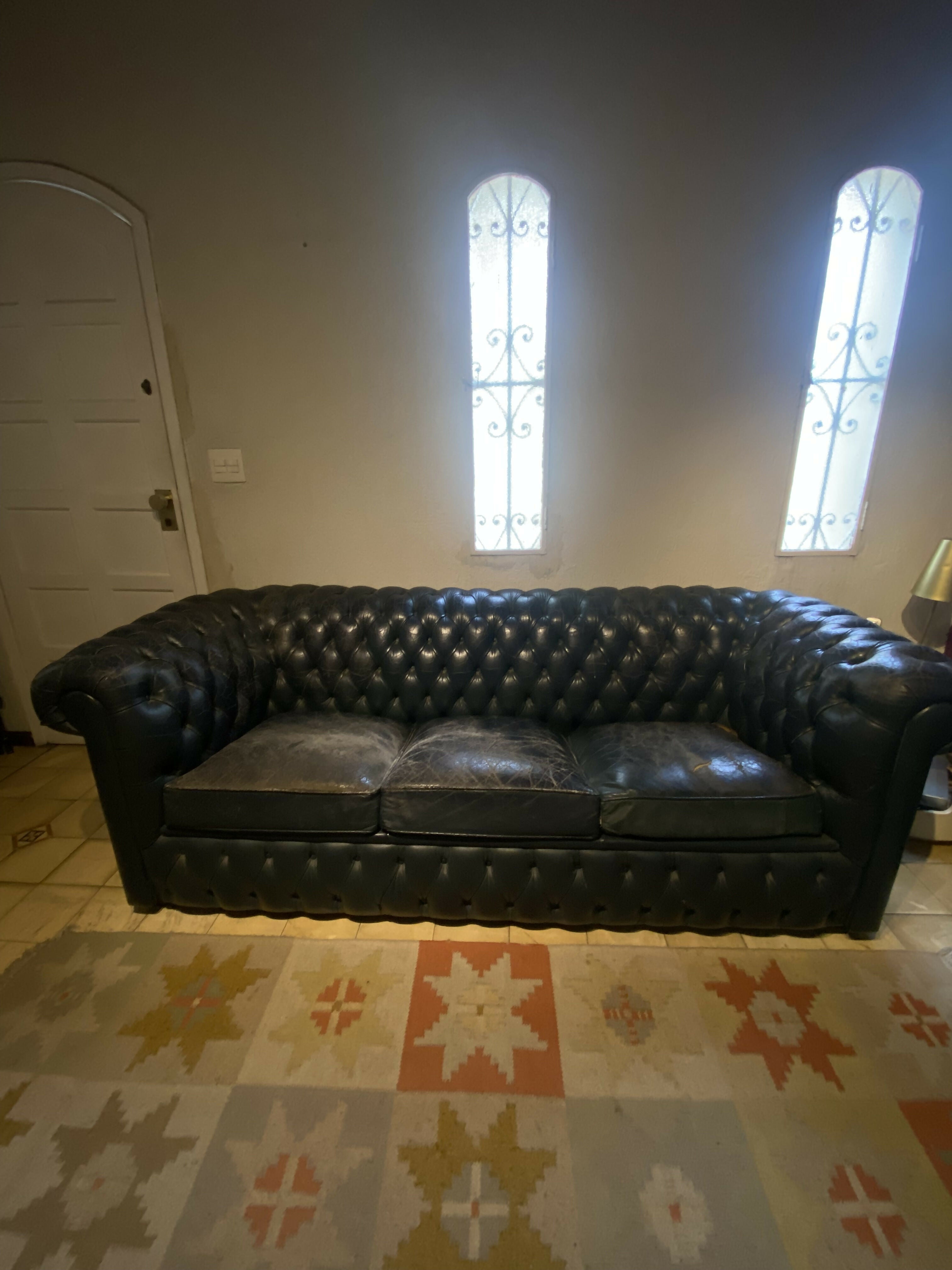 Sofá Chesterfield em couro original verde