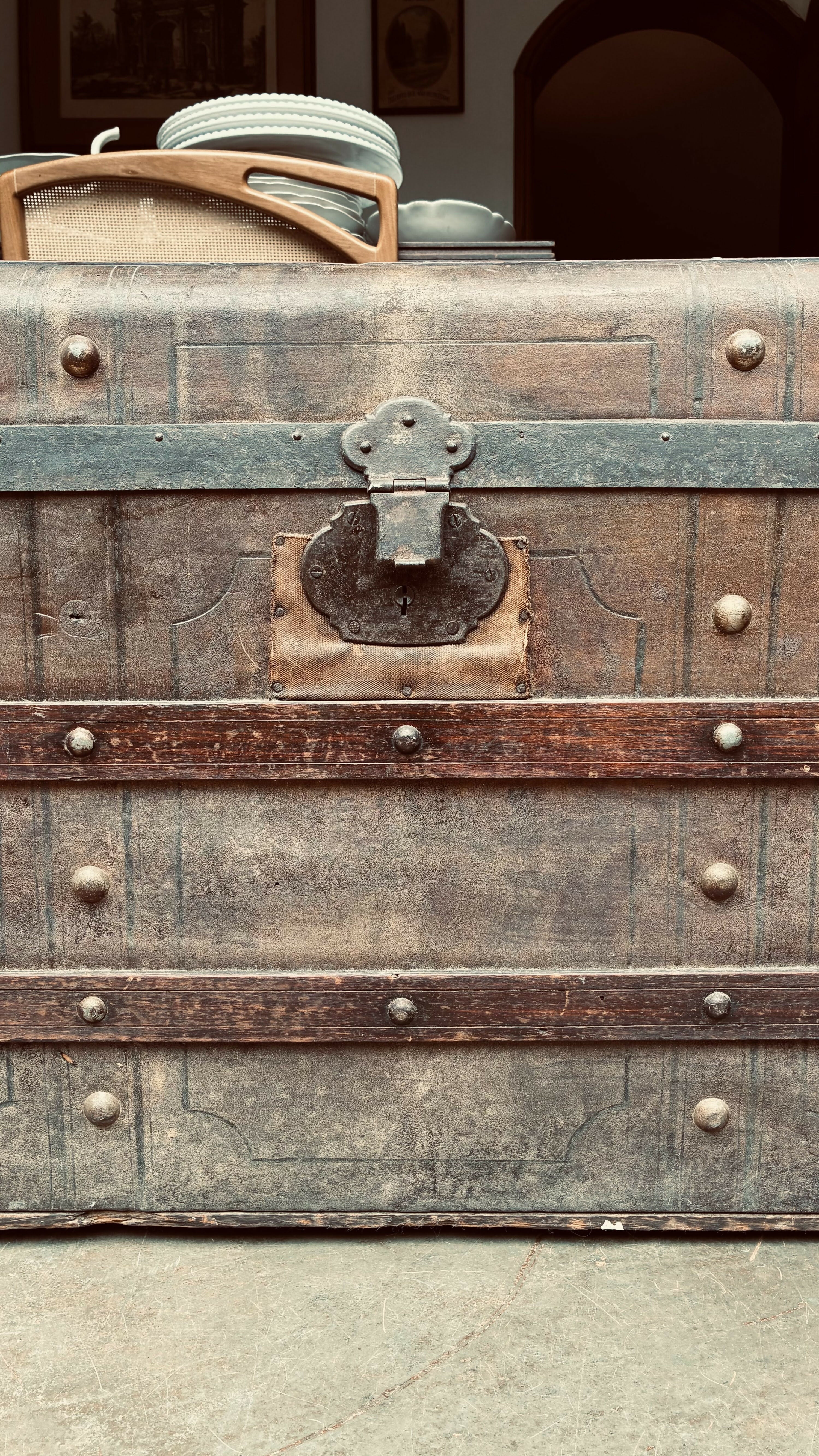 Baú antigo em madeira