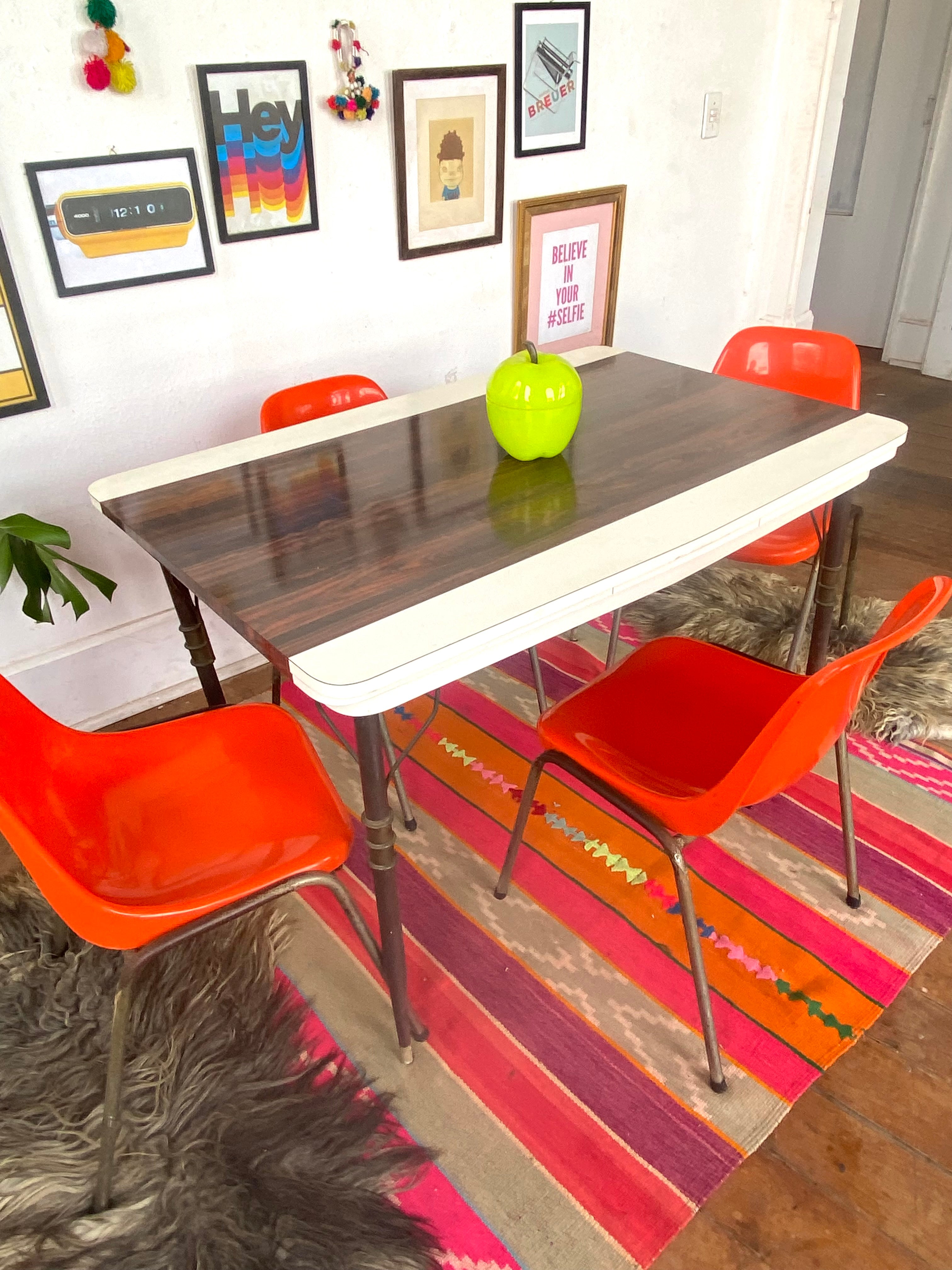 Conjunto mesa de fórmica e cadeiras Marfinite laranja 
