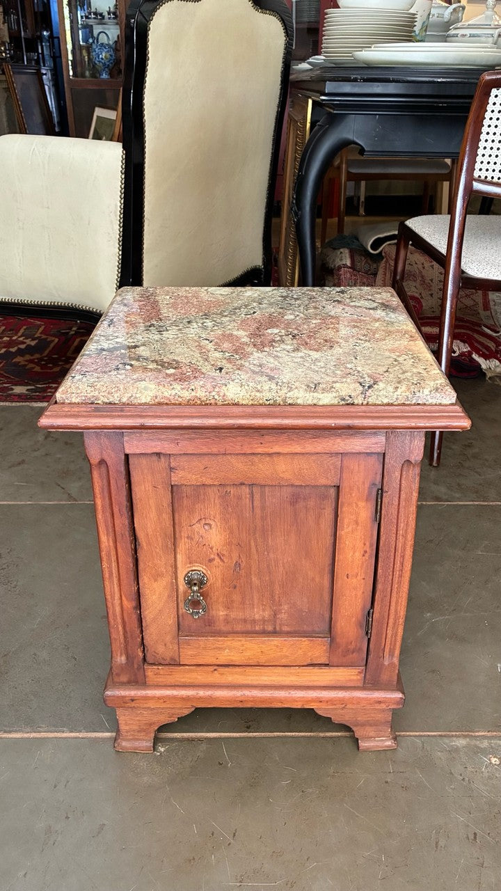 Mesa de Cabeceira em Madeira com Tampo de Mármore