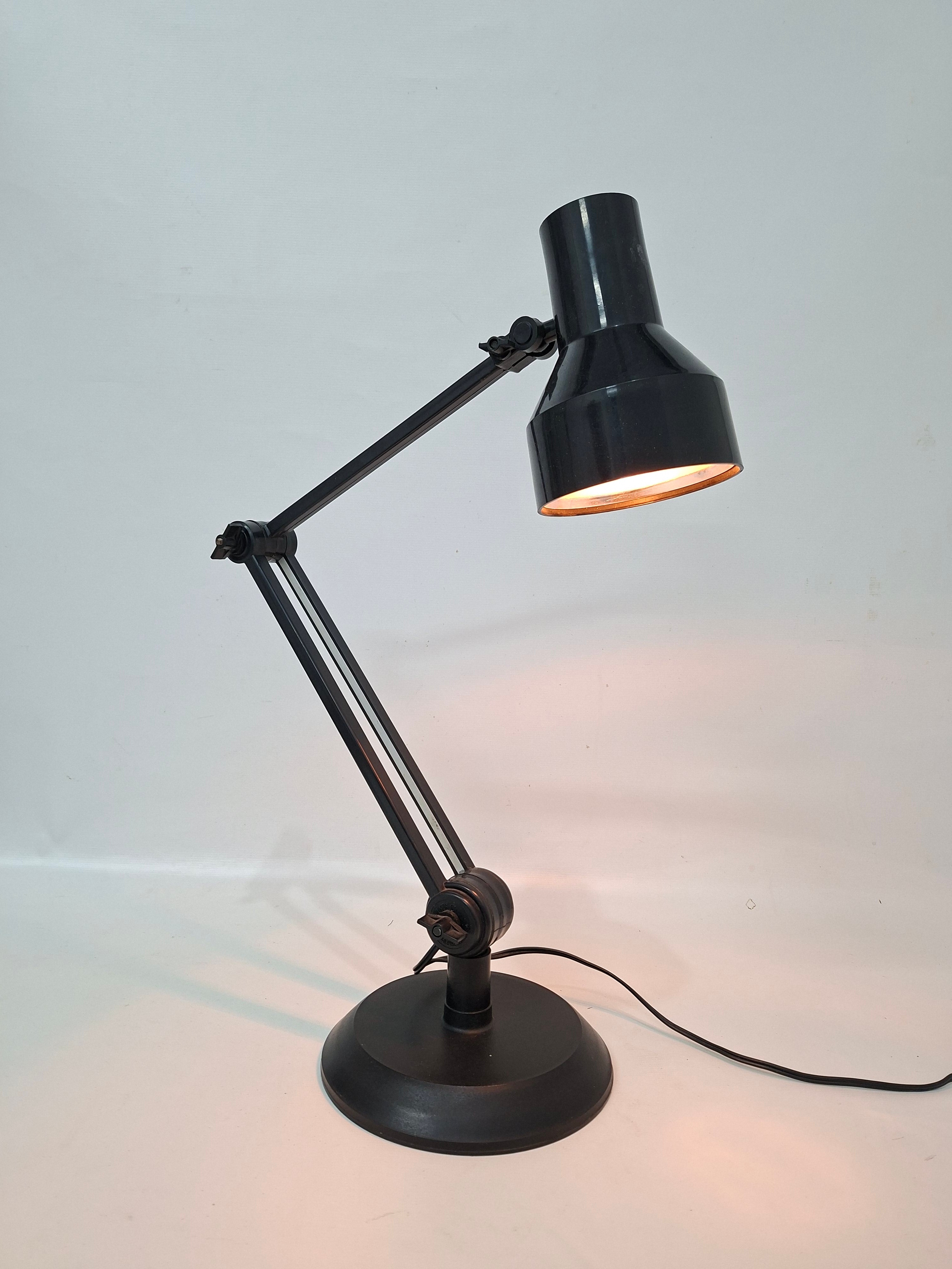 Luminária de Mesa Vintage Ilutec em preto 