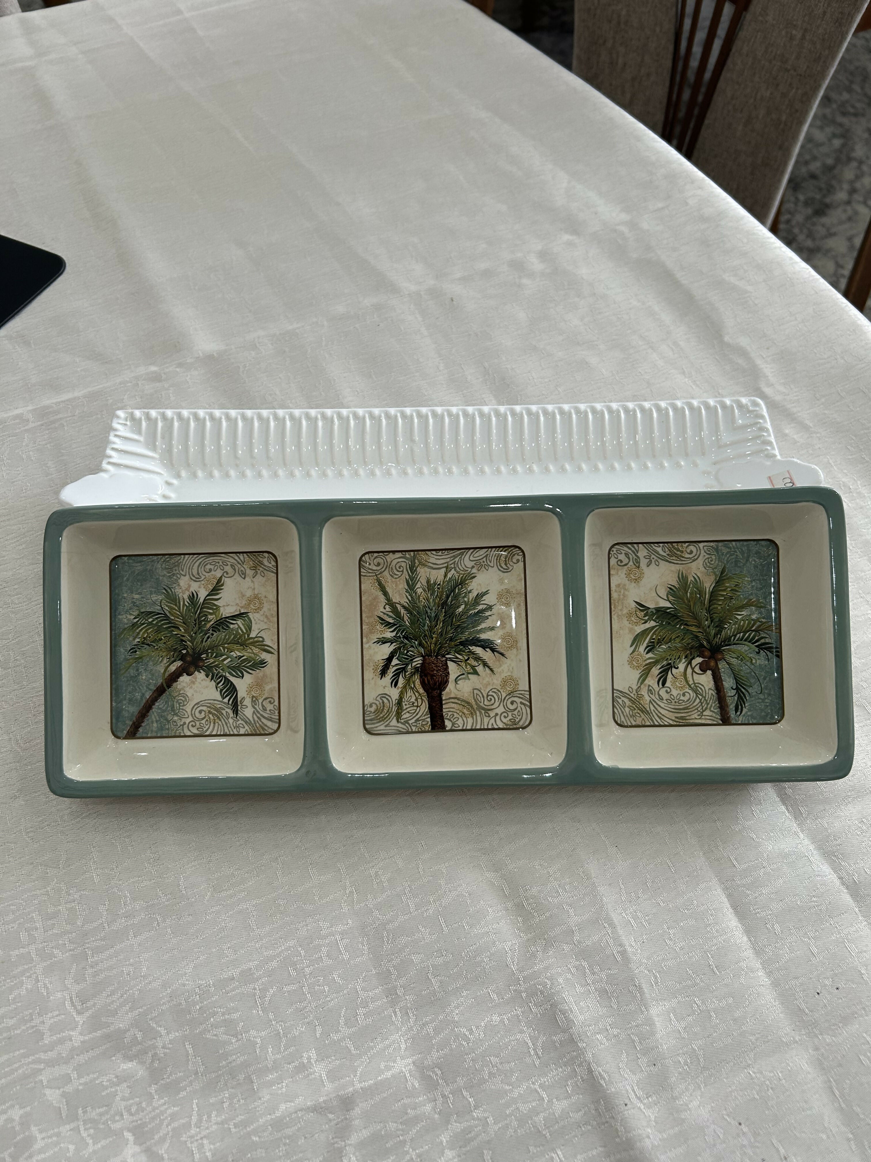 Petisqueira com 3 divisões em porcelana