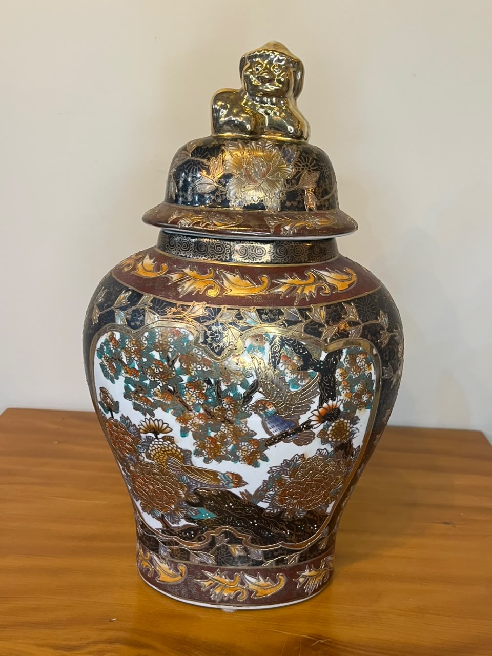 Potiche Oriental em Porcelana – Aves, Flores e Dourado