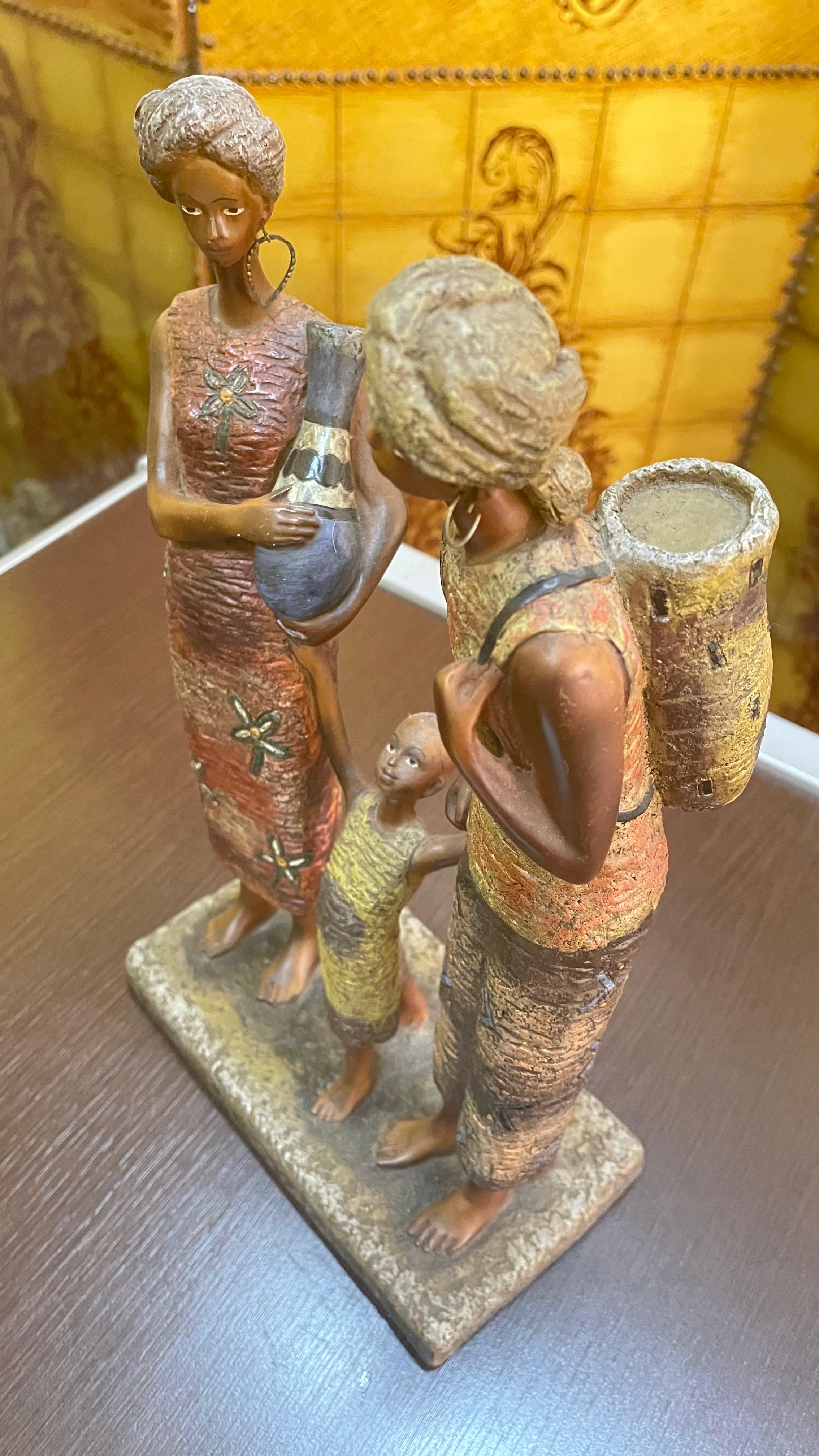 Estatueta de família tribal africana