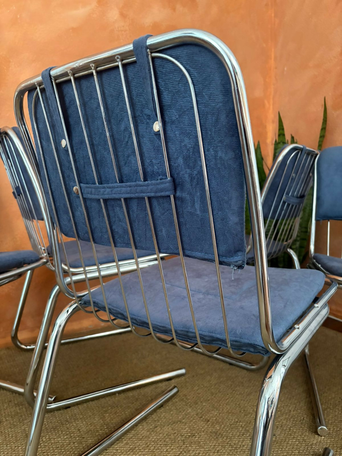 cadeira unitária Pozza cromada anos 70