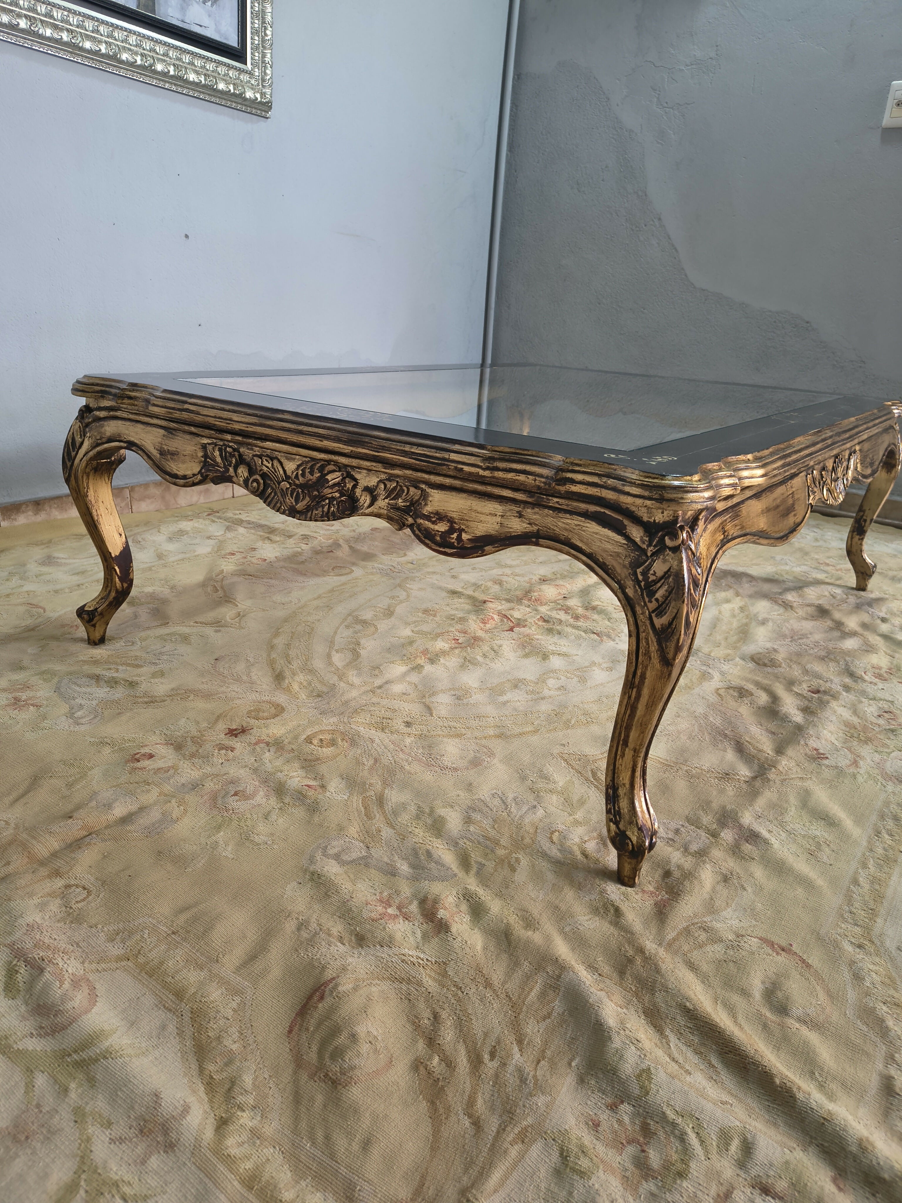 Mesa de Centro em madeira, folhas a ouro e vidro