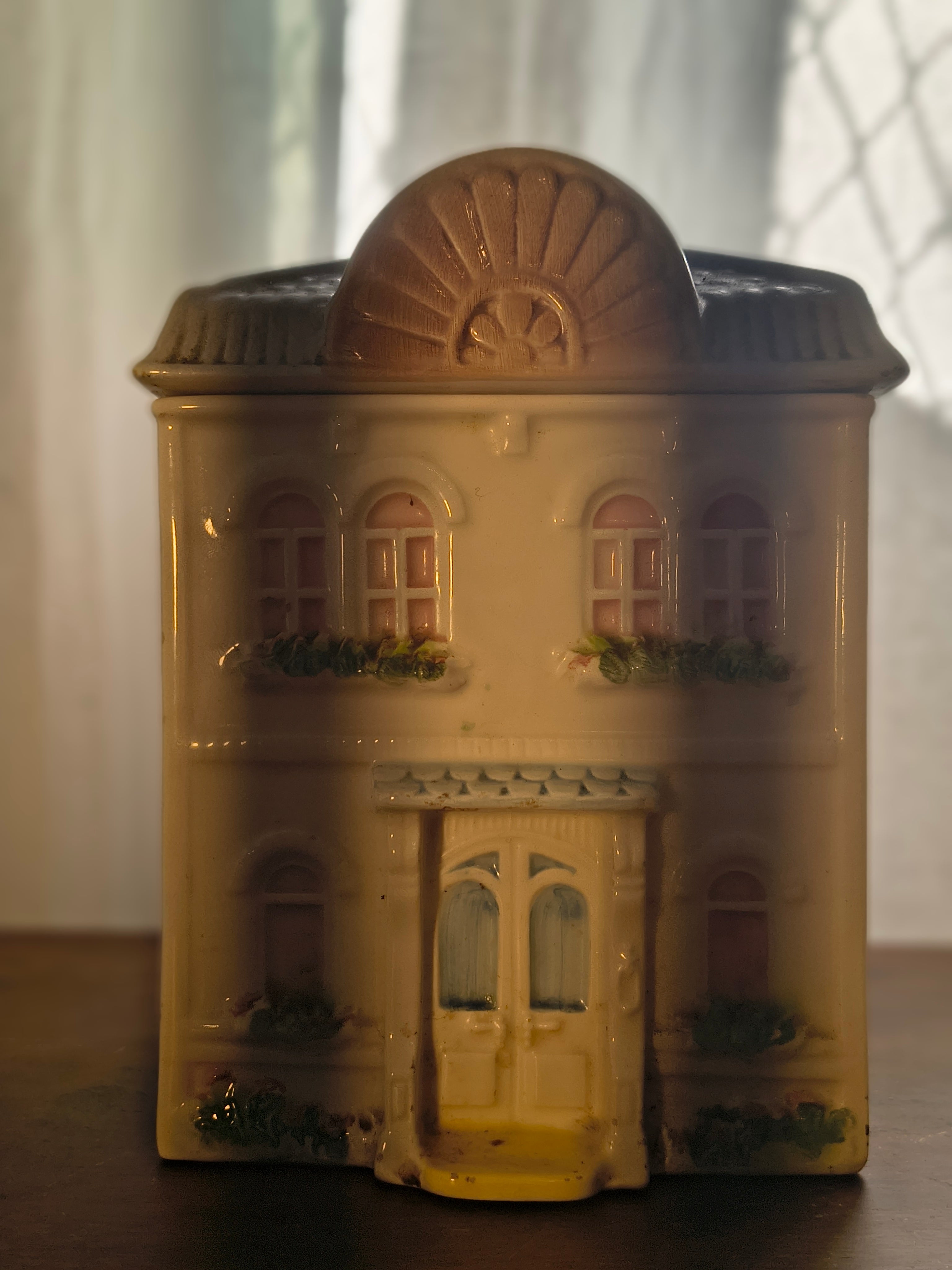 Pote / Biscoiteira em Cerâmica Weiss (Coleção Avon Townhouse) 
