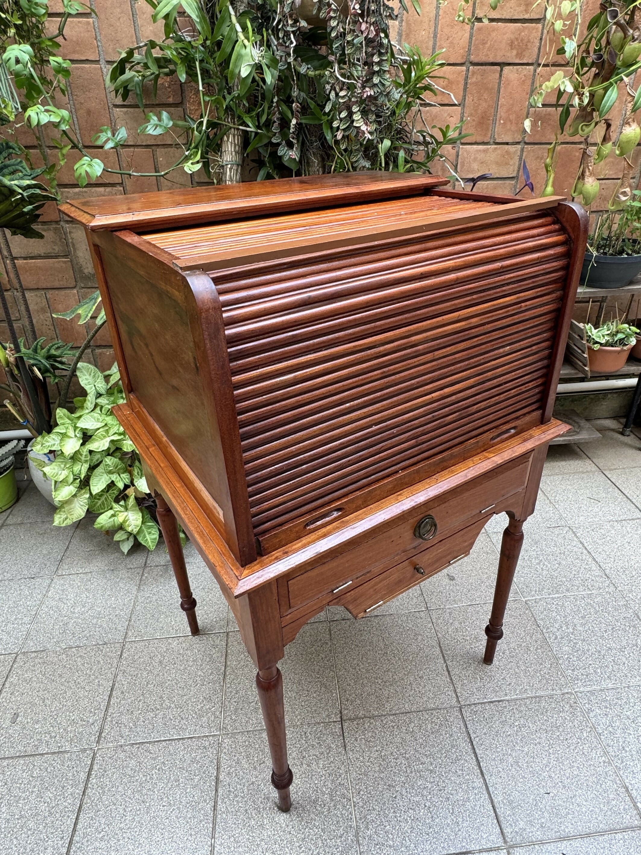 Anos 30 - antigo BAR / ESTANTE arquivo em madeira maciça com persiana deslizante