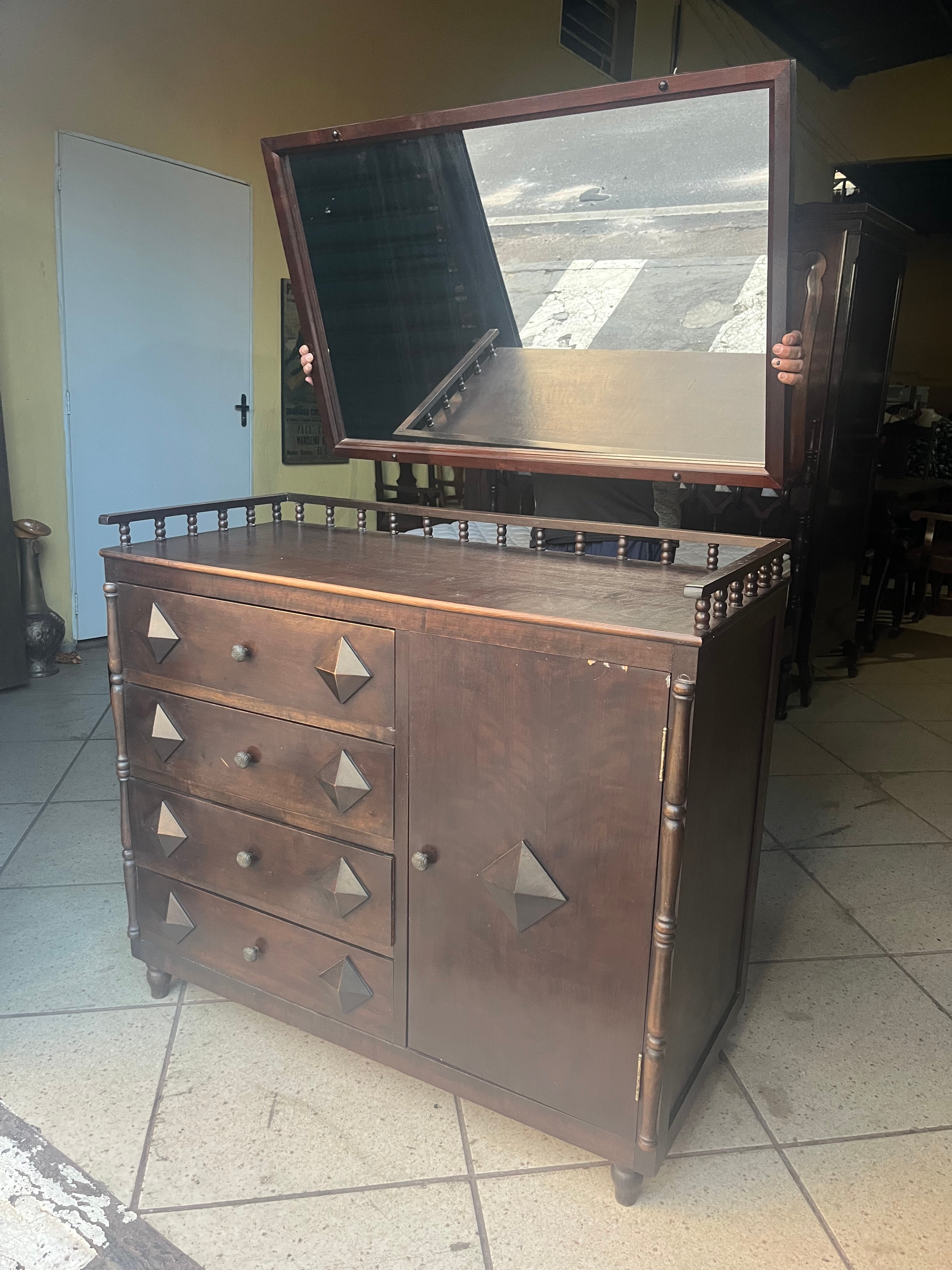 CÔMODA COM ESPELHO EM MADEIRA IMBUIA