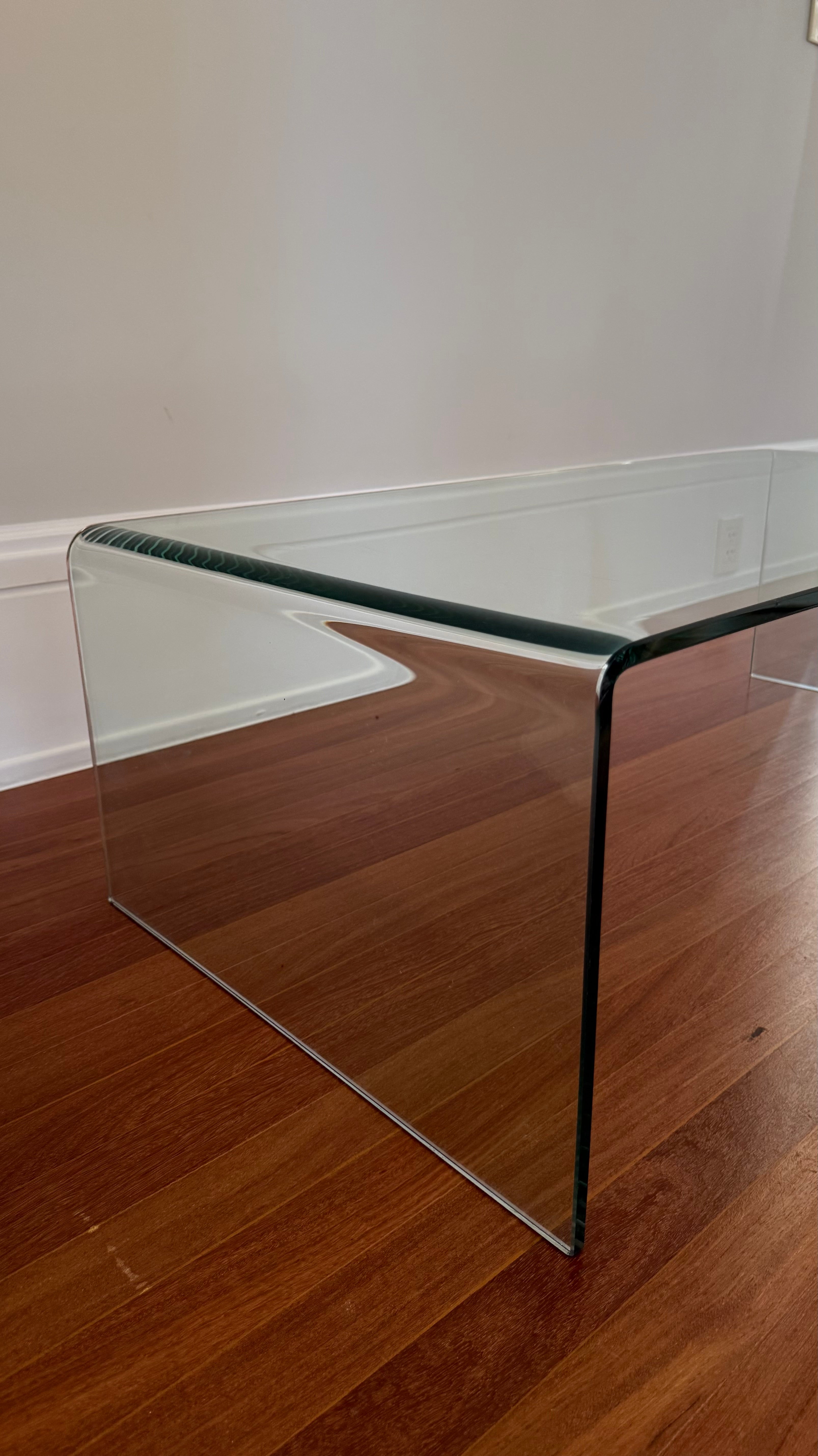 Mesa de Centro Retangular em Vidro lapidado com bordas arredondadas 