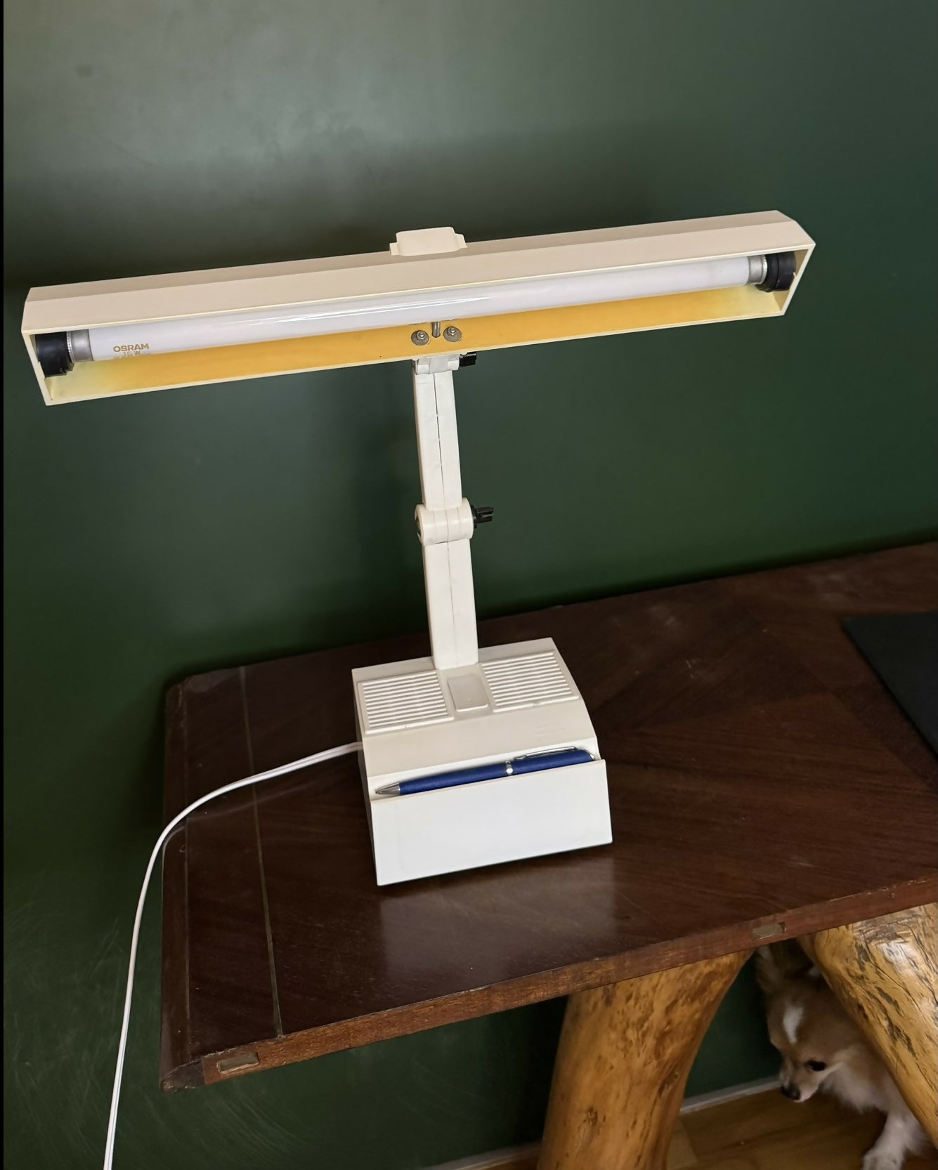 Luminária de Mesa Illutec ORIGINAL Anos 80 | Design Funcional Brasileiro (Branco Restaurado)