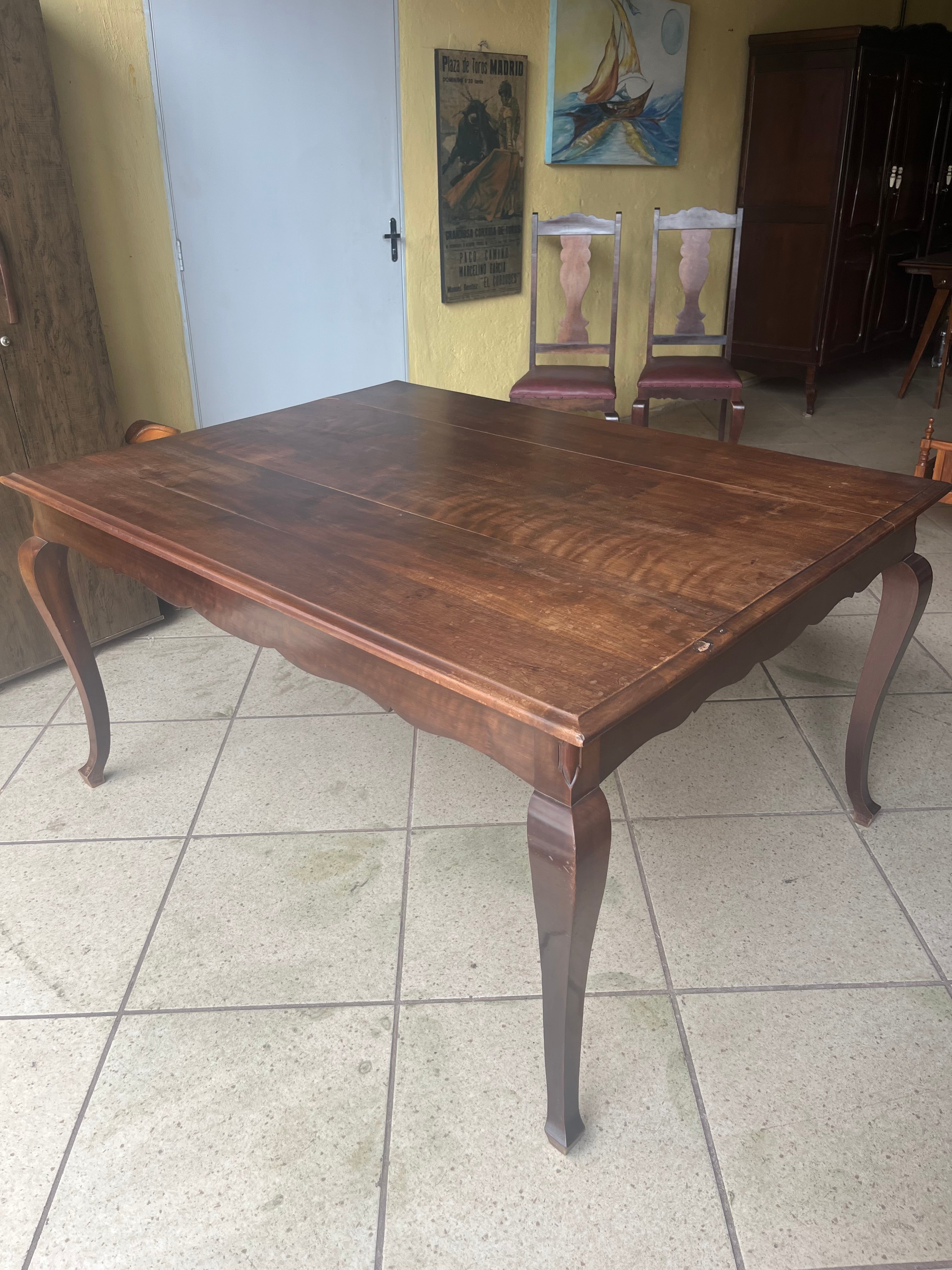 MESA DE MADEIRA IMBUIA LUÍS XV