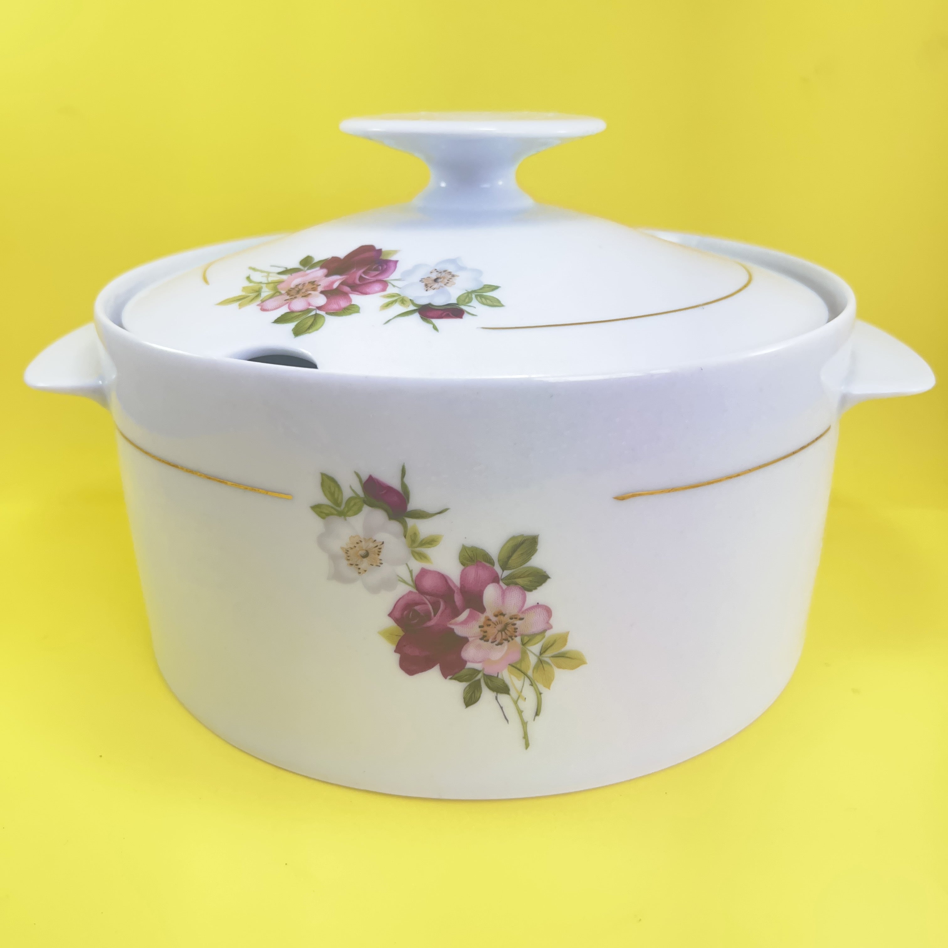 Jogo de jantar Porcelana Renner com motivos florais 