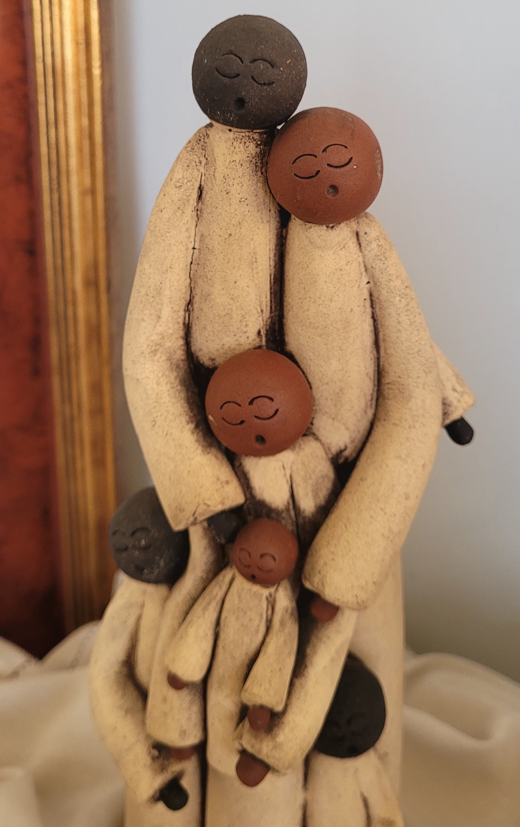 Escultura "A Família" – Isabel Lacerda (Portugal) em argila