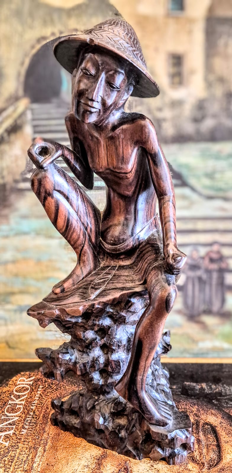 Escultura deslumbrante em jacarandá balinês de pescador.  Peça talhada em bloco único incrível.